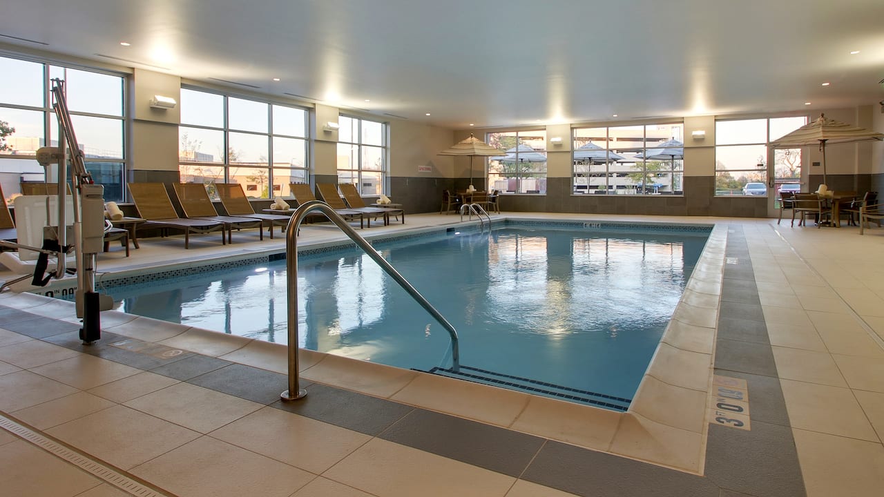 Extended Stay Oak Brook, IL Hotel with Pool Hyatt House Chicago / Oak