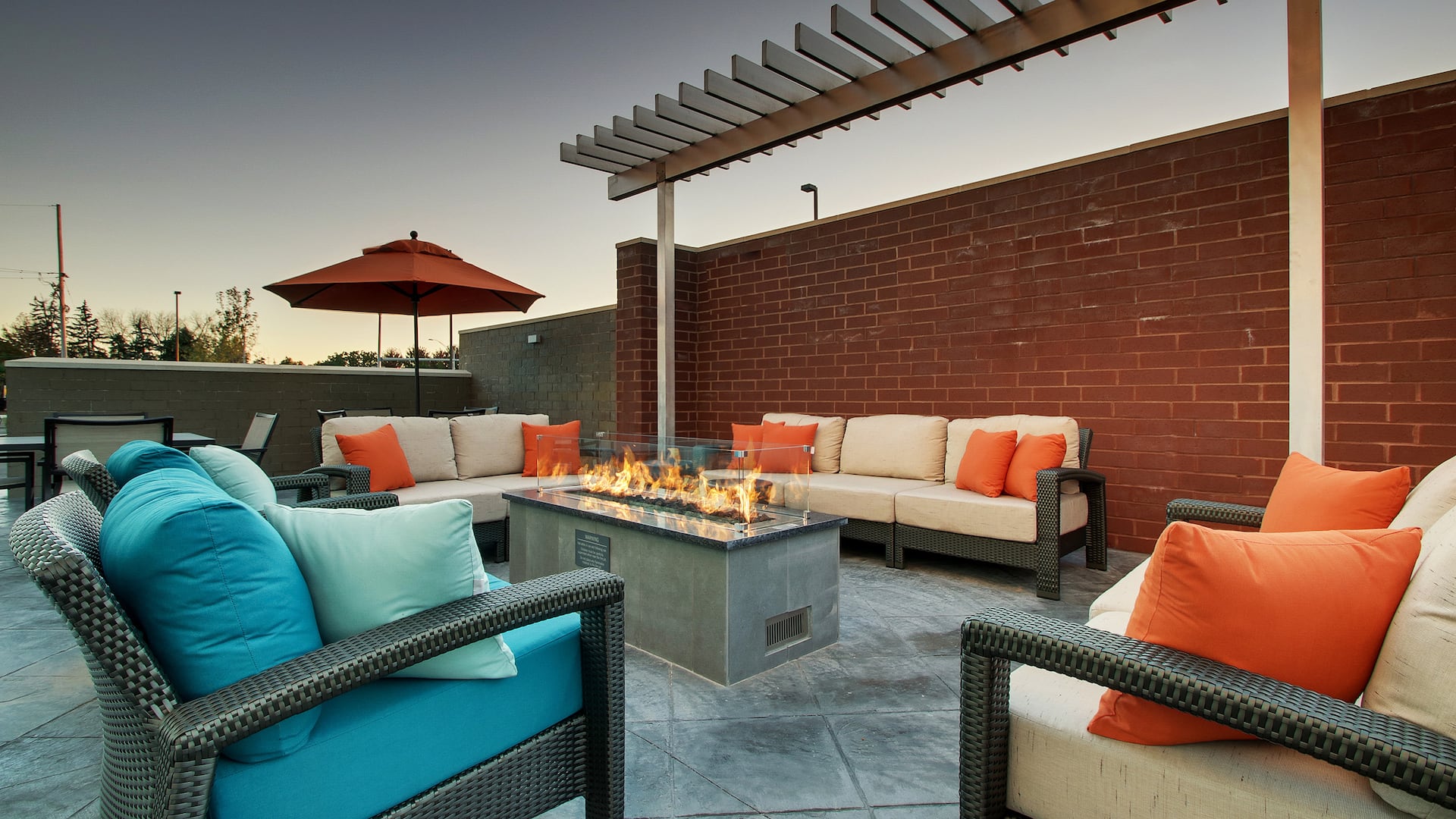 Hyatt House Chicago / Oak Brook Patio Fire Pit