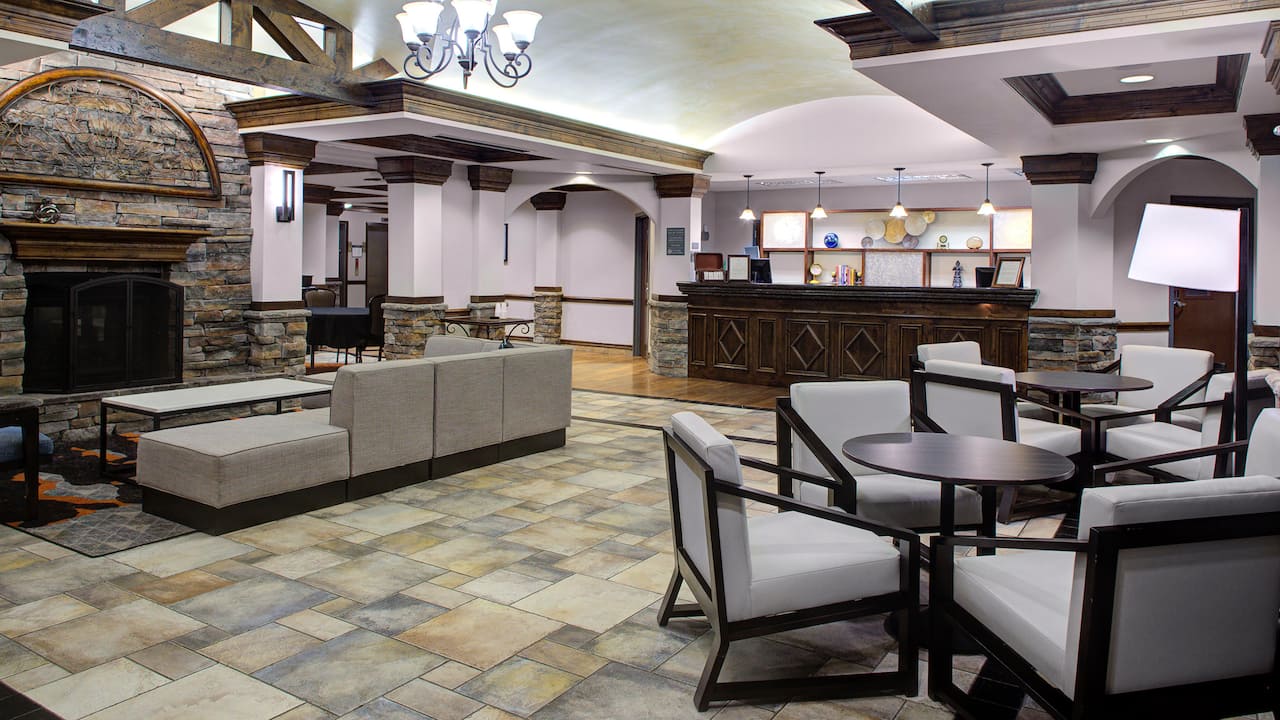 Lobby seating with common area at Hyatt House Fishkill / Poughkeepsie