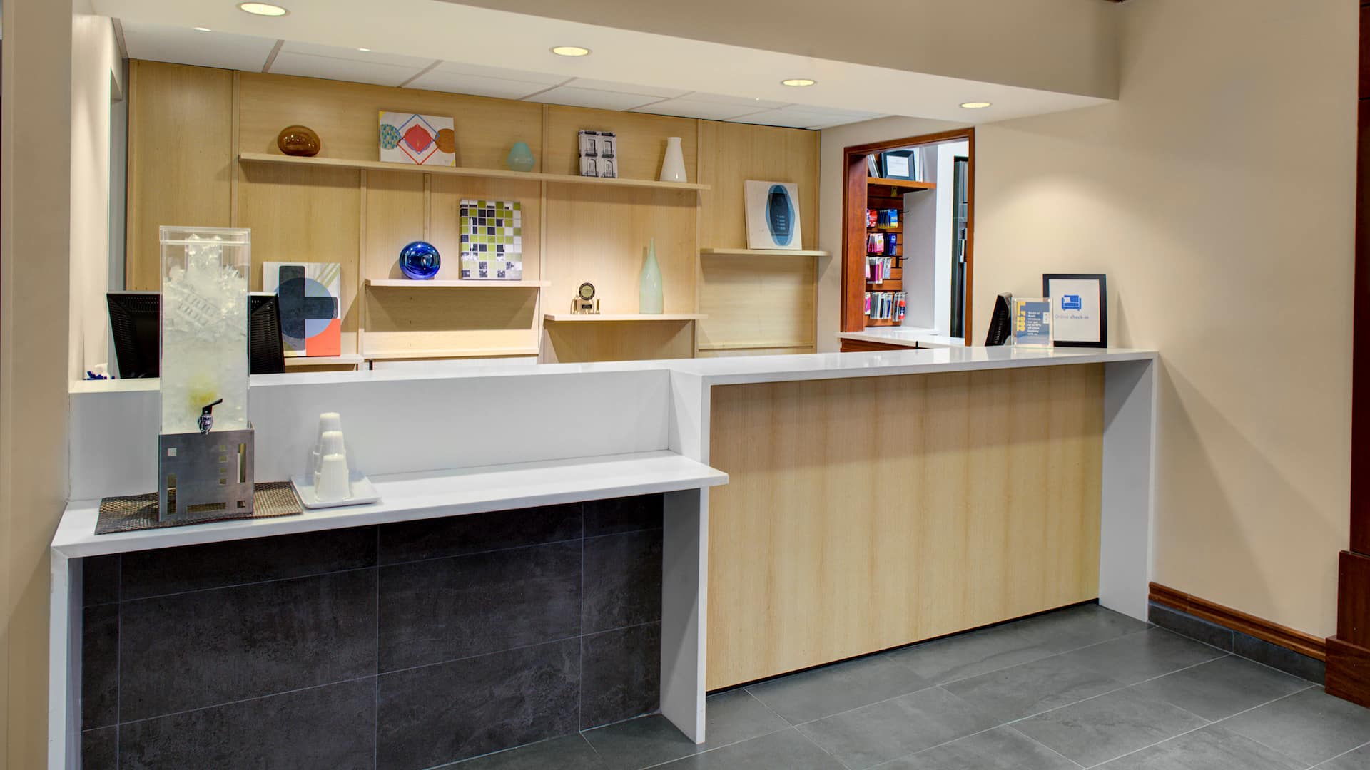 Hyatt House Boston/Burlington Front Desk