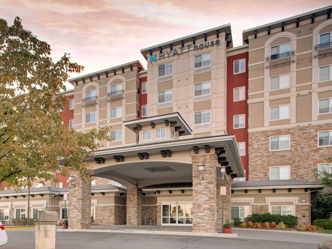 Exterior view of hotel in Sterling, the Hyatt House Sterling / Dulles Airport – North