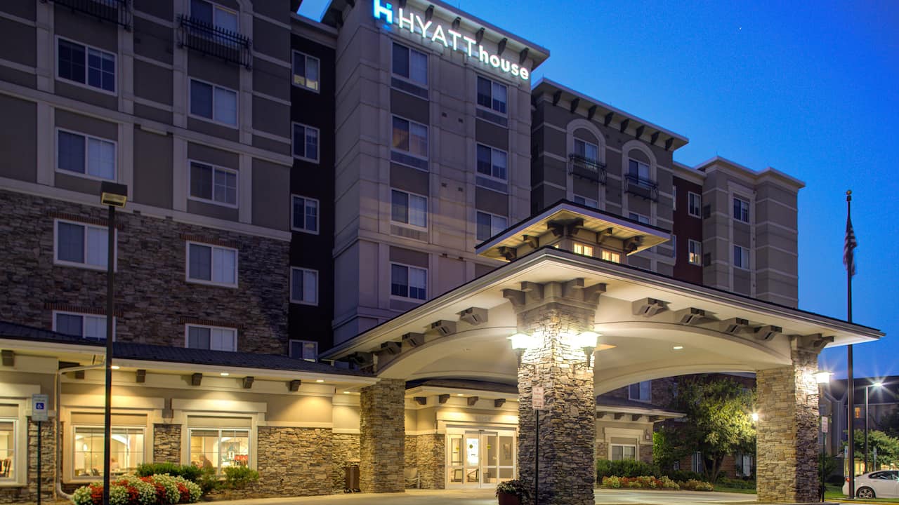 Exterior view of hotel near Washington, D.C. with suites, the Hyatt House Sterling Dulles / Airport - North