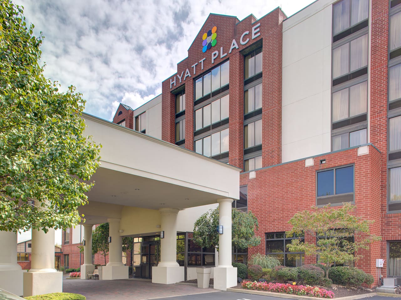 Exterior image of Hyatt Place Pittsburgh Airport 