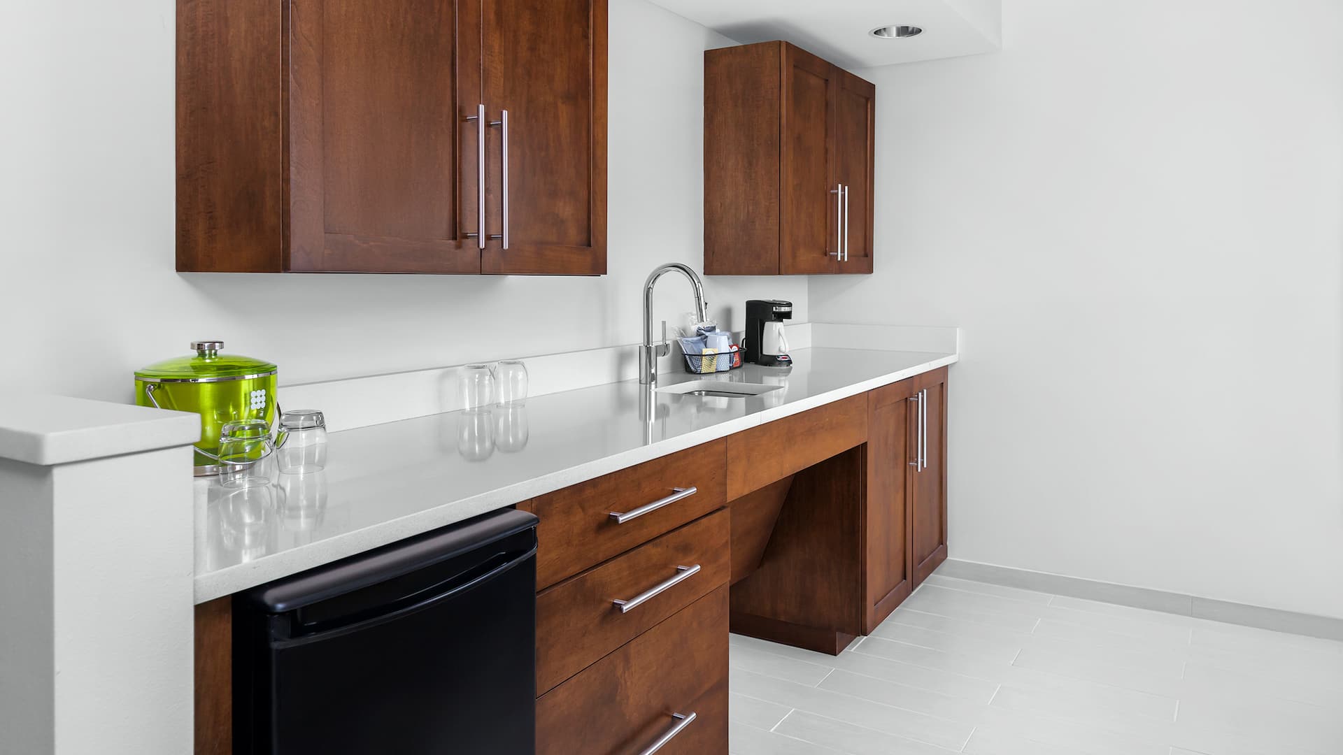 Hyatt Place Athens / Downtown Suite Bar