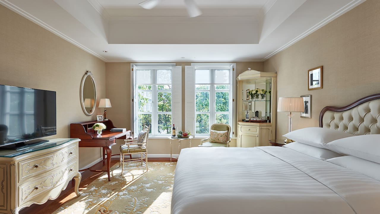 Luxurious Staycation Luxurious Staycation