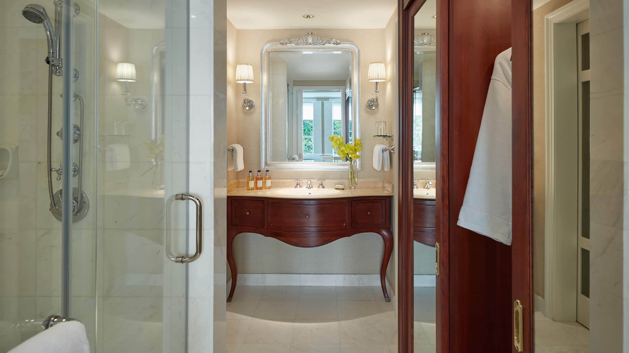 4/5 Park Hyatt Saigon Park King Bathroom