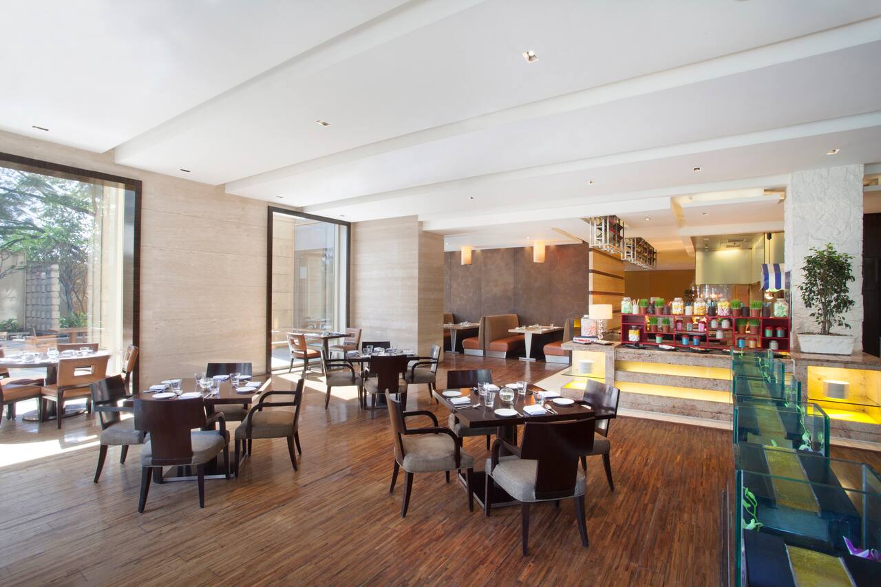 24 hour cafe at Lobby Lounge