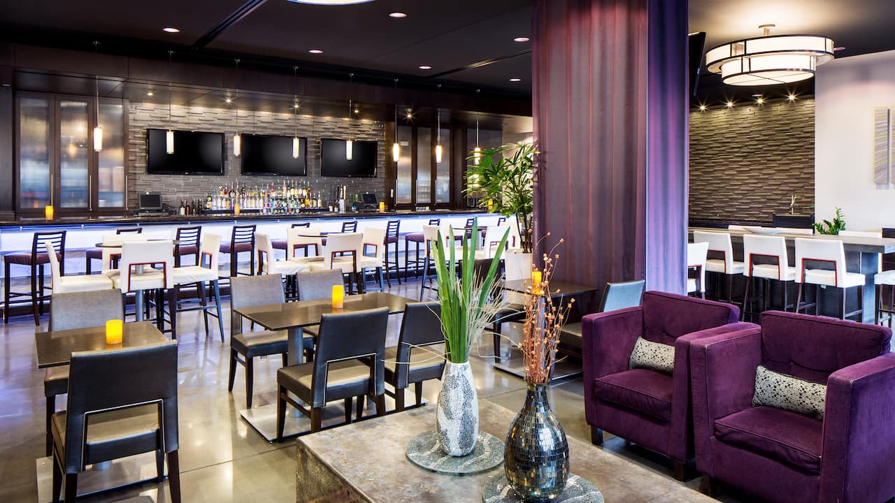 Charlotte Hotels with Full Service Modern Bar plus Lounge Seating at Hyatt House Charlotte / City Center