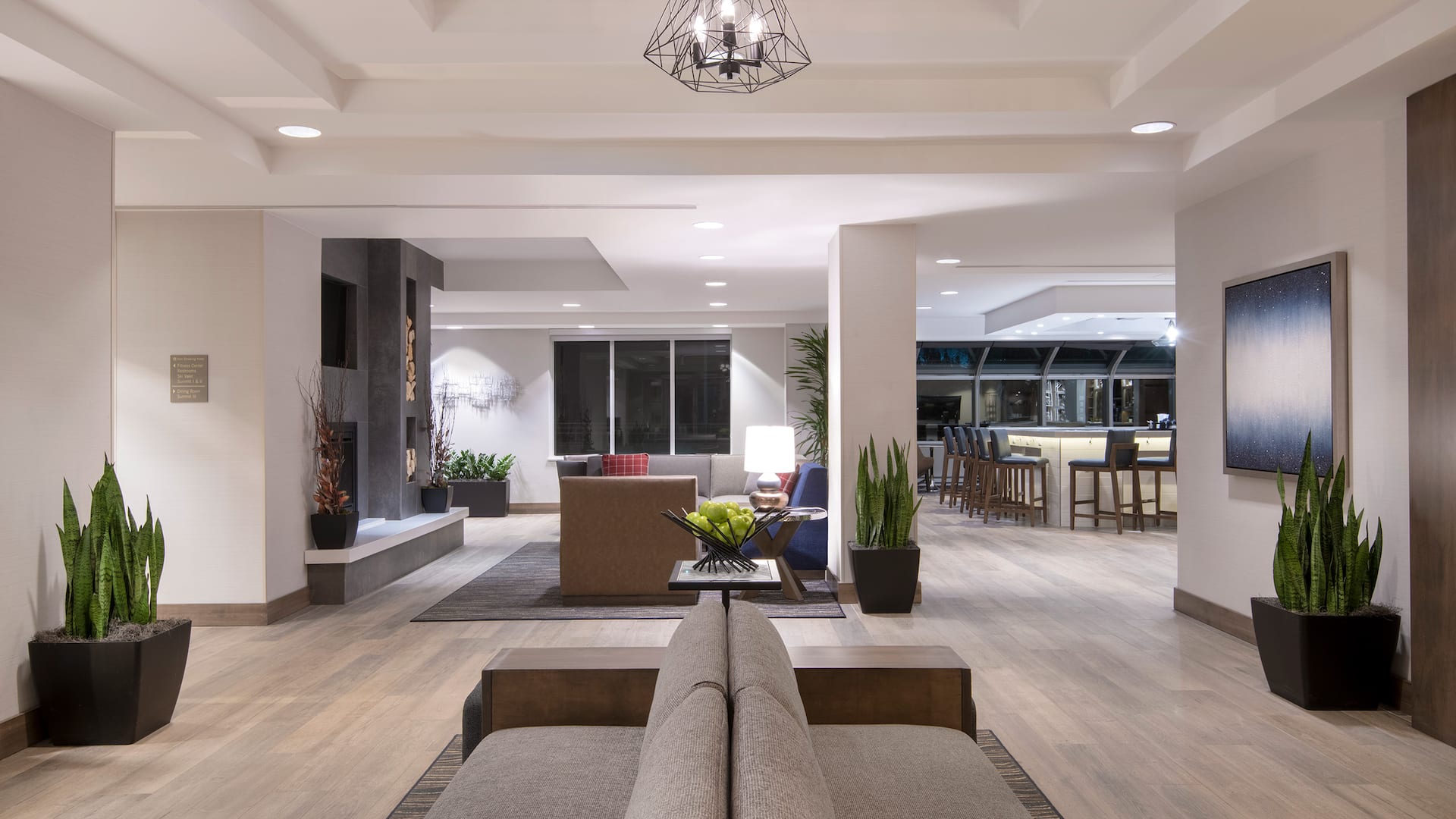 Hyatt Place Keystone Gallery Seating Area Bar