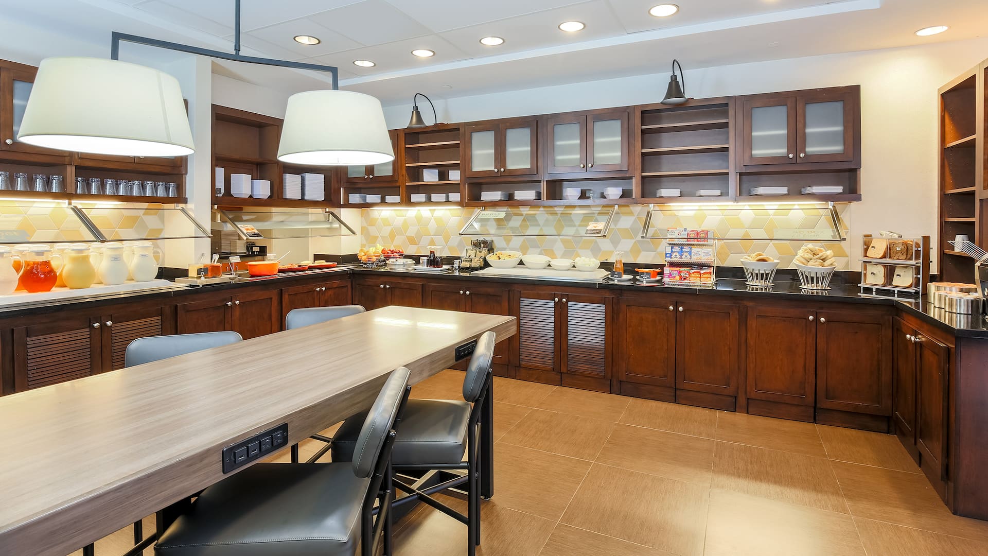Hyatt Place Dallas/Grapevine Breakfast Area