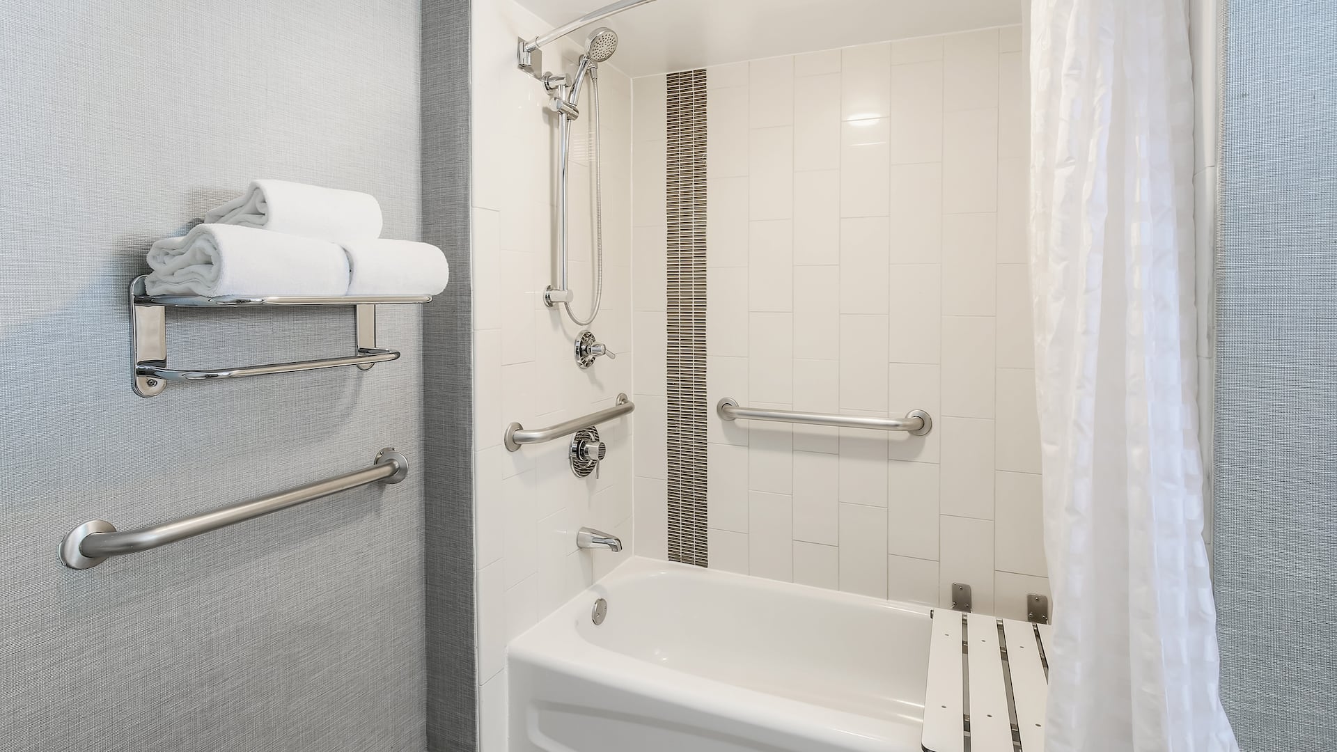 2 de 2 Hyatt Place Dallas/Grapevine King Accesible Bath Tub