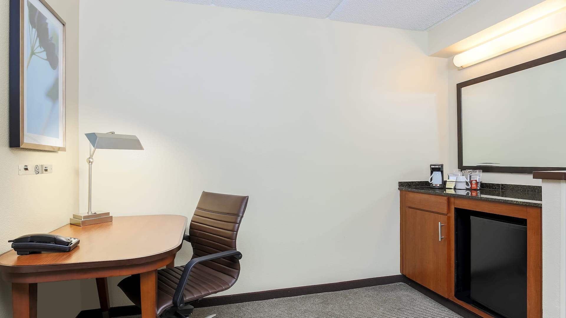 Hyatt Place Dallas/Grapevine Double Room Desk