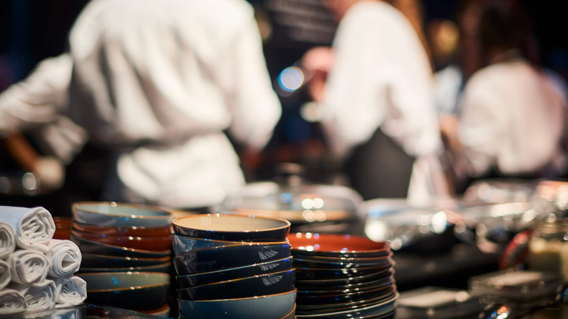 Köche bereiten nächsten Gang vor - Hyatt Catering Berlin