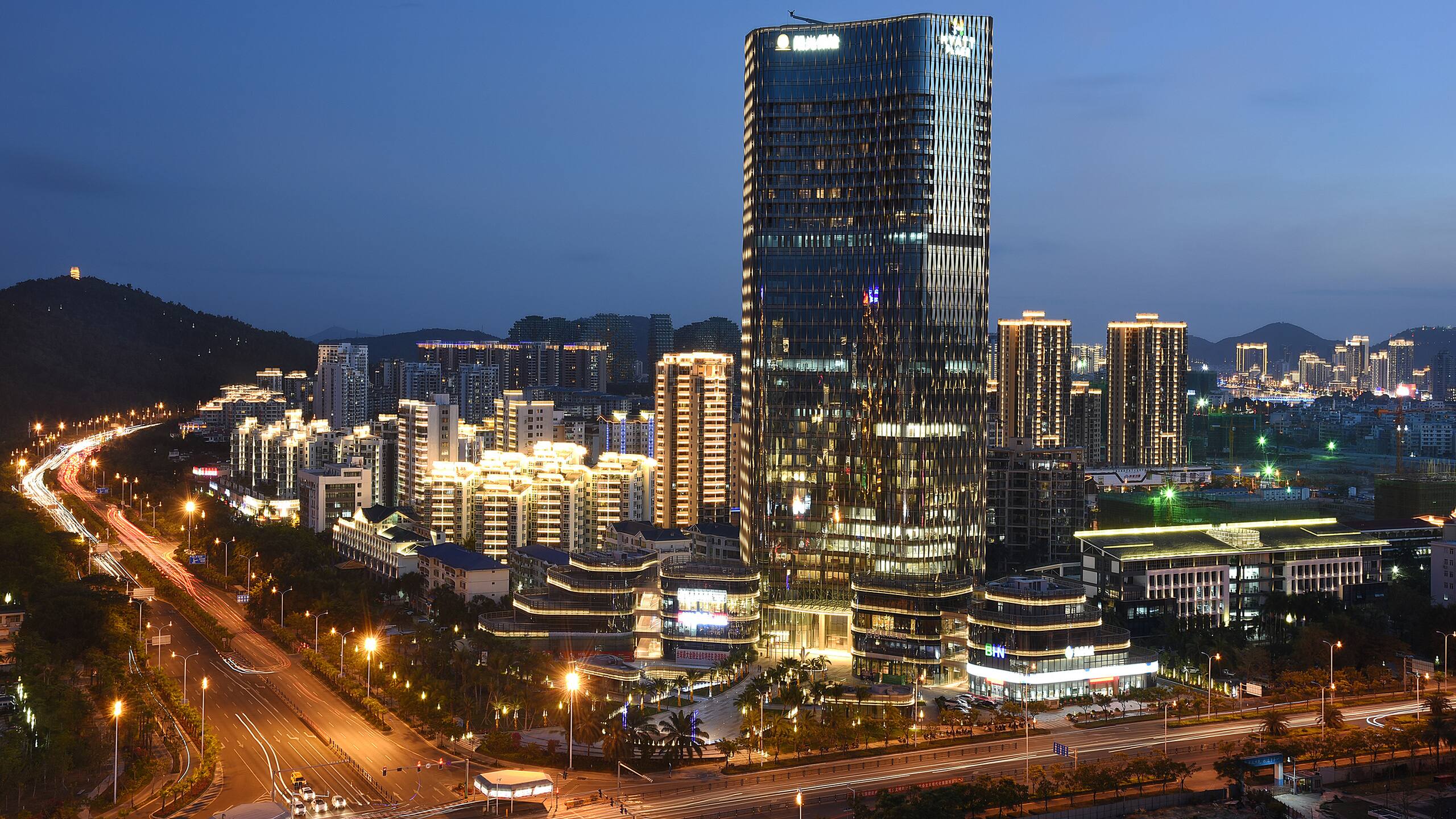 Санья центр. Хаят Хайнань. Хайнань фото. Hyatt place Sanya City Center 5. Фото лето Китай центр.