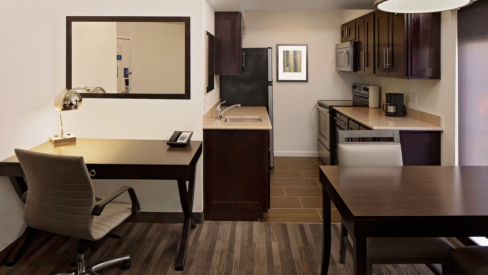 3 de 4 Hyatt House Dallas/Addison Suite Kitchen