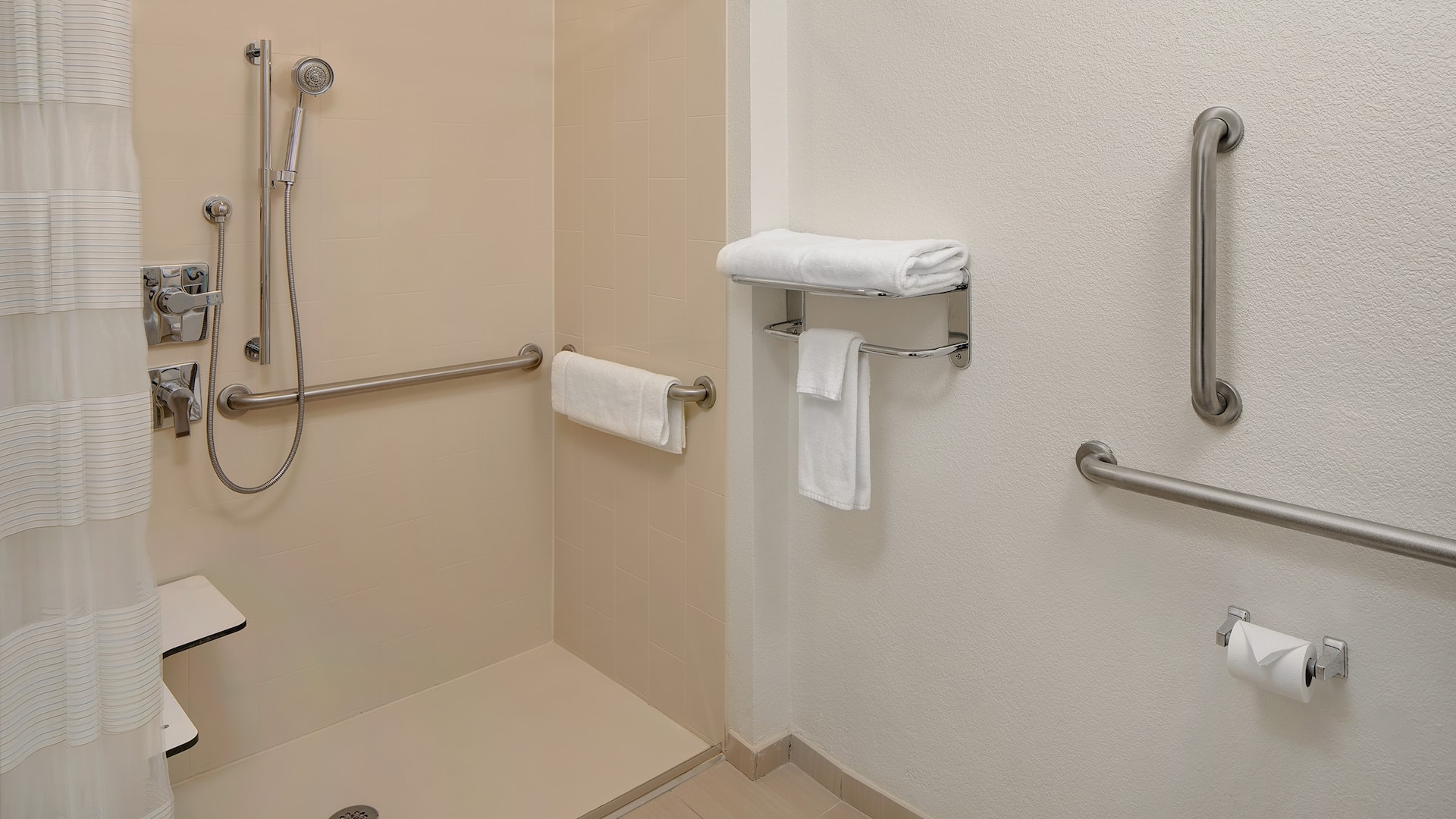 2 de 2 Hyatt House Dallas/Addison Accessible Bathroom