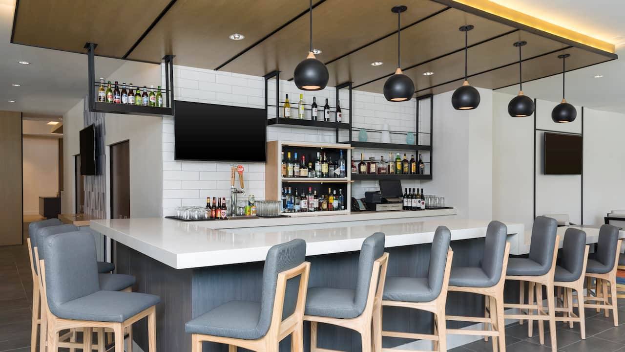 Hyatt House Austin / Downtown H Bar