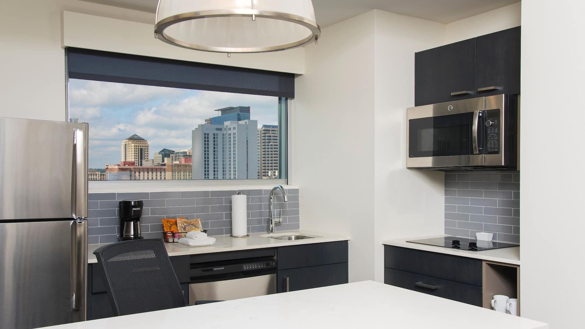Hyatt House Austin/Downtown Full Kitchen