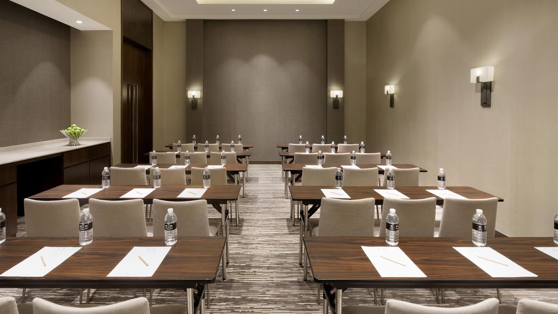 Hyatt House Shanghai New Hongqiao Meeting Place Classroom