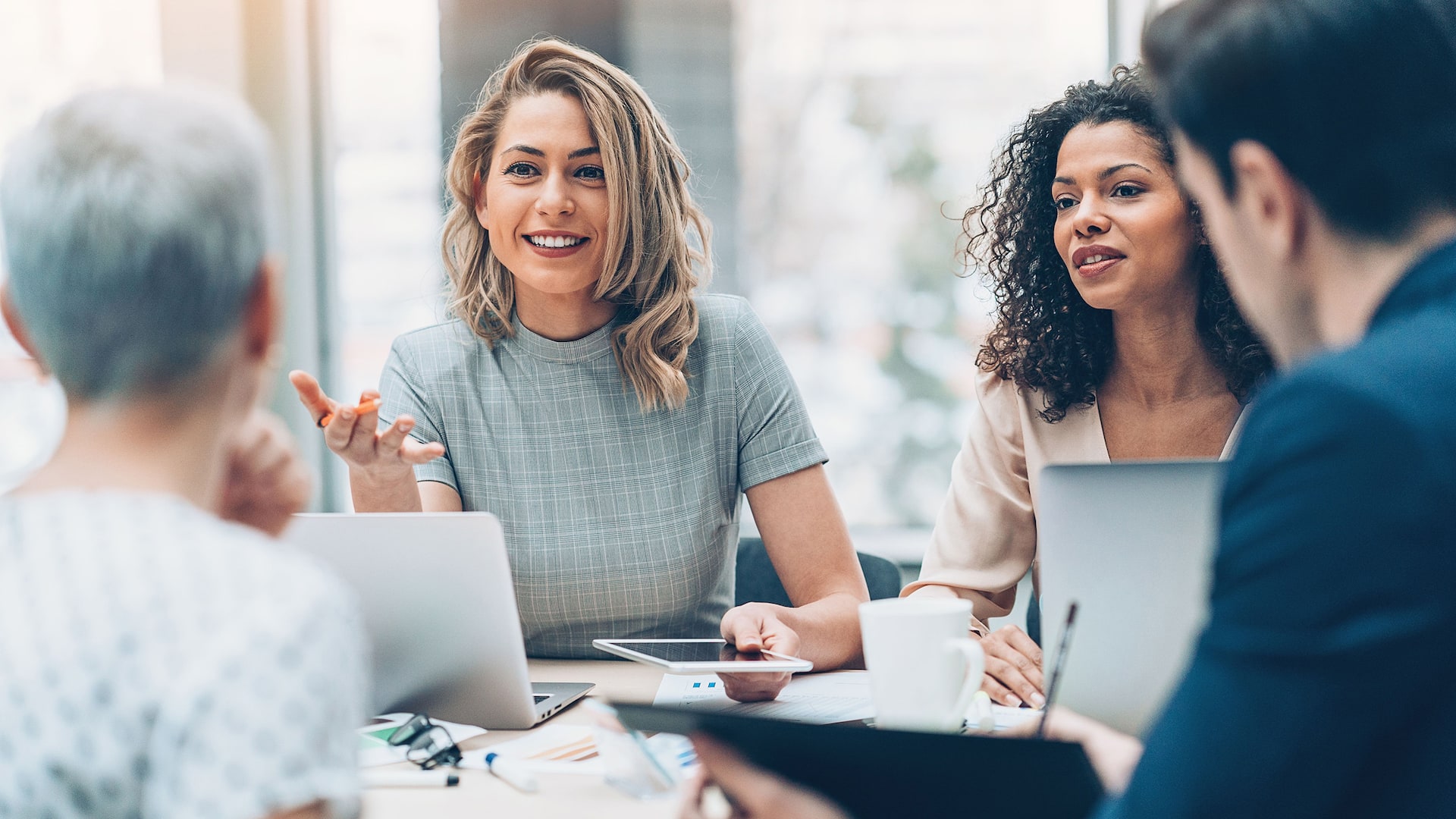 1 of 3 Women and men talking in the meeting room of Hyatt Regency Cologne