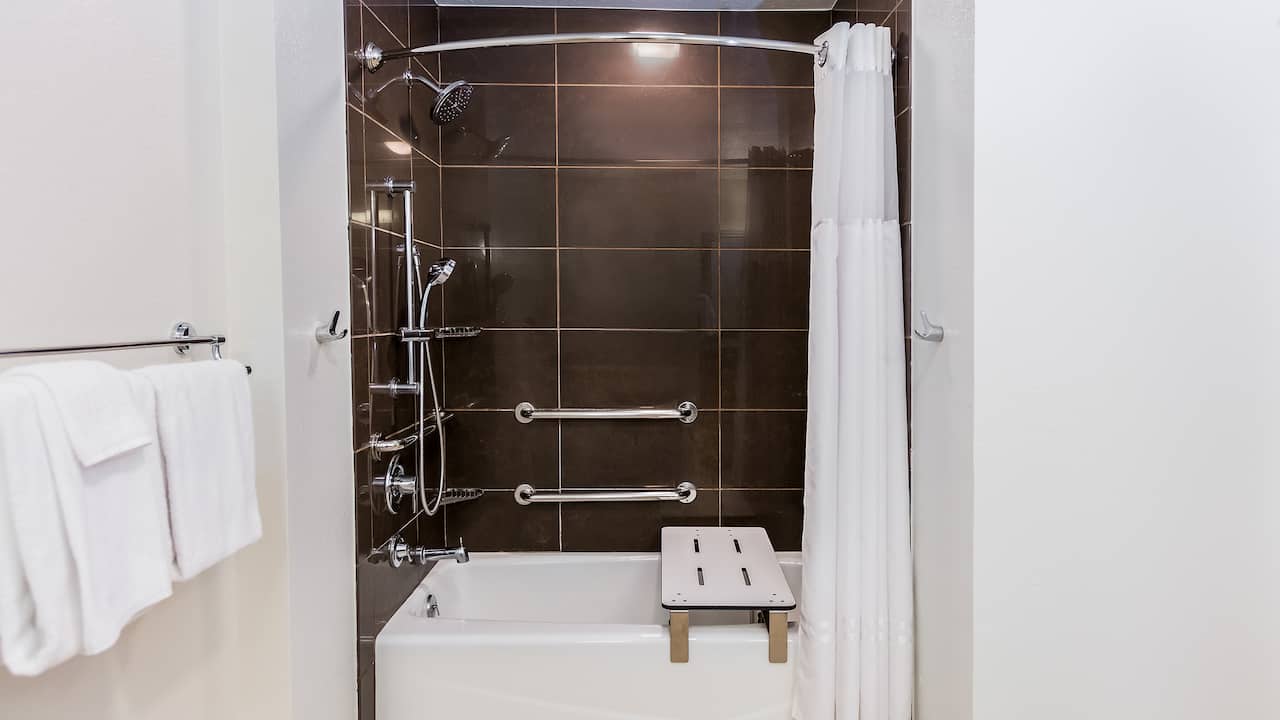Accessible One Bedroom Tub