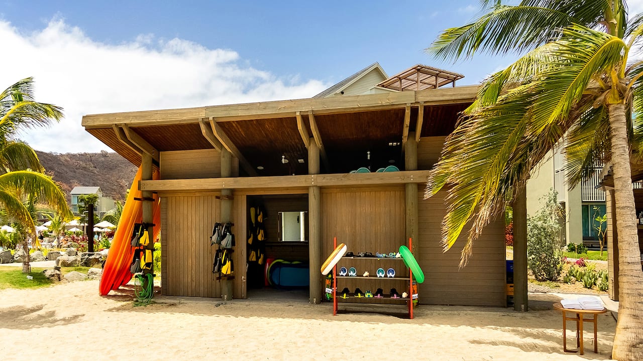 Beachfront Recreation Hut with kayaks and paddleboards 