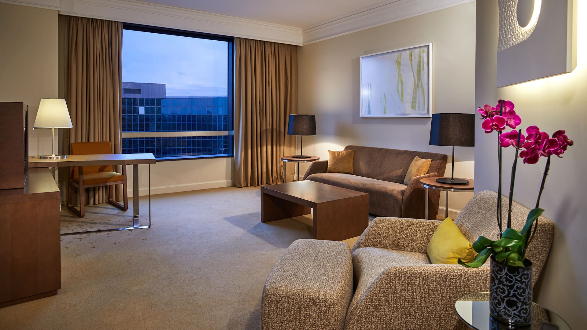 4 de 5 Hyatt Regency Belgrade Deluxe King Living Room