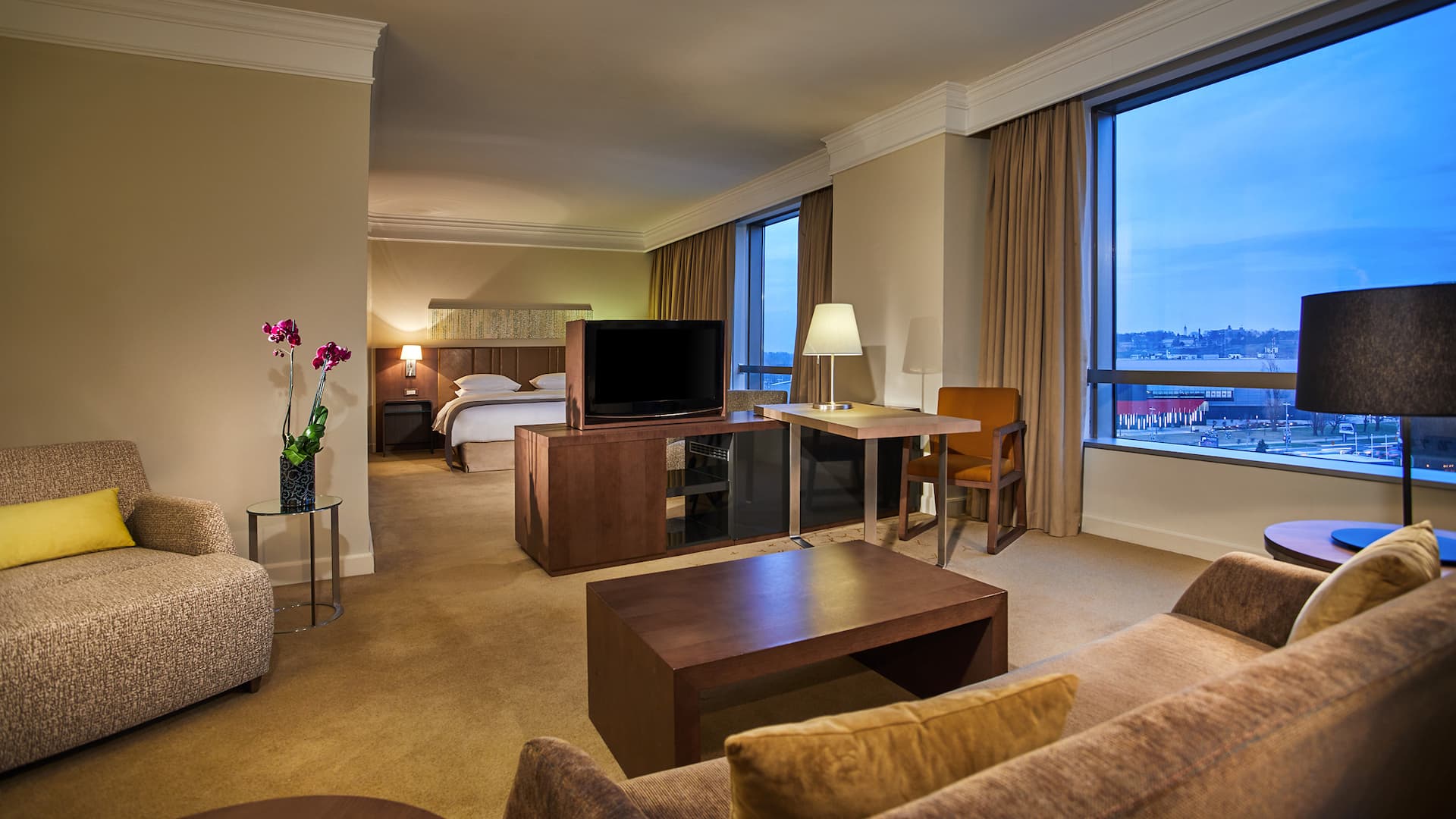 1 de 5 Hyatt Regency Belgrade Deluxe King Living Room