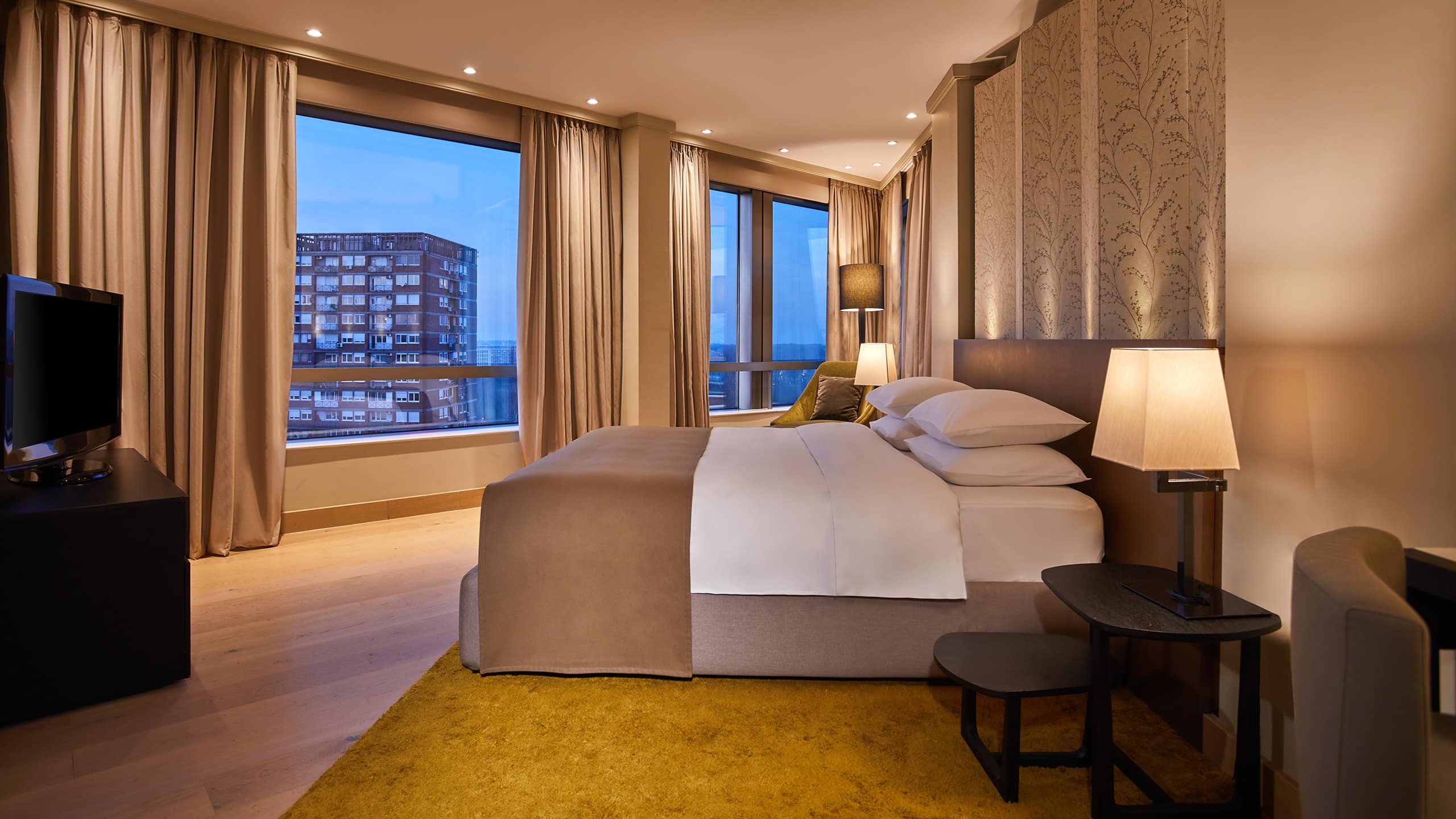Hyatt Regency Belgrade Diplomatic Suite Bedroom