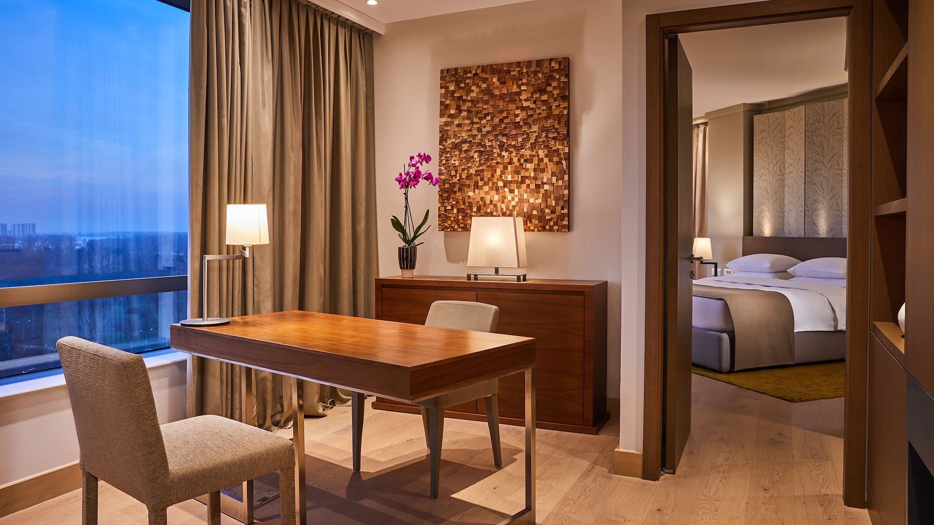3 de 5 Hyatt Regency Belgrade Diplomatic Suite Study