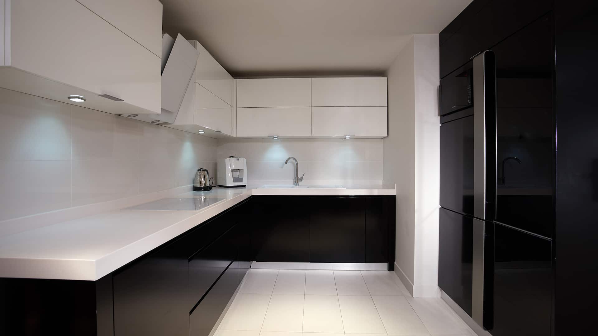 4 de 5 Hyatt Regency Belgrade Diplomatic Suite Kitchen