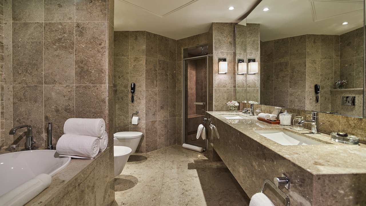 Diplomatic Suite Bathroom
