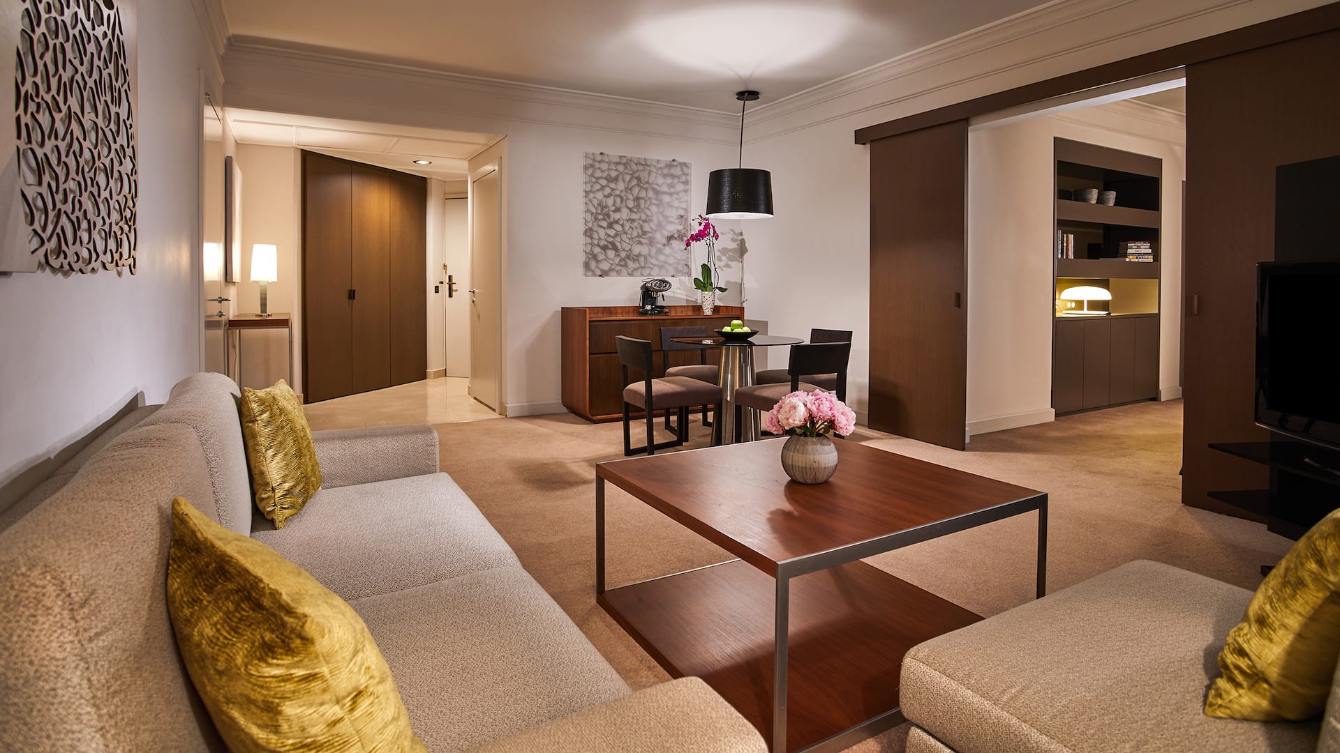 2 de 5 Hyatt Regency Belgrade Executive Suite Living Room