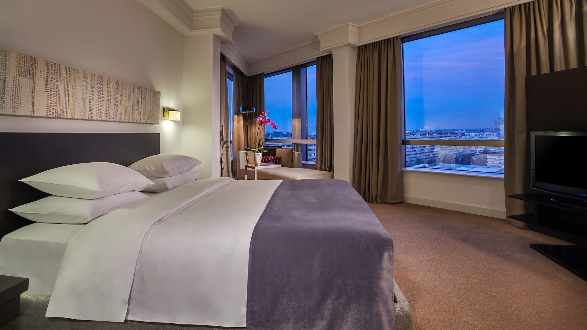 3 de 5 Hyatt Regency Belgrade Regency Suite Bedroom