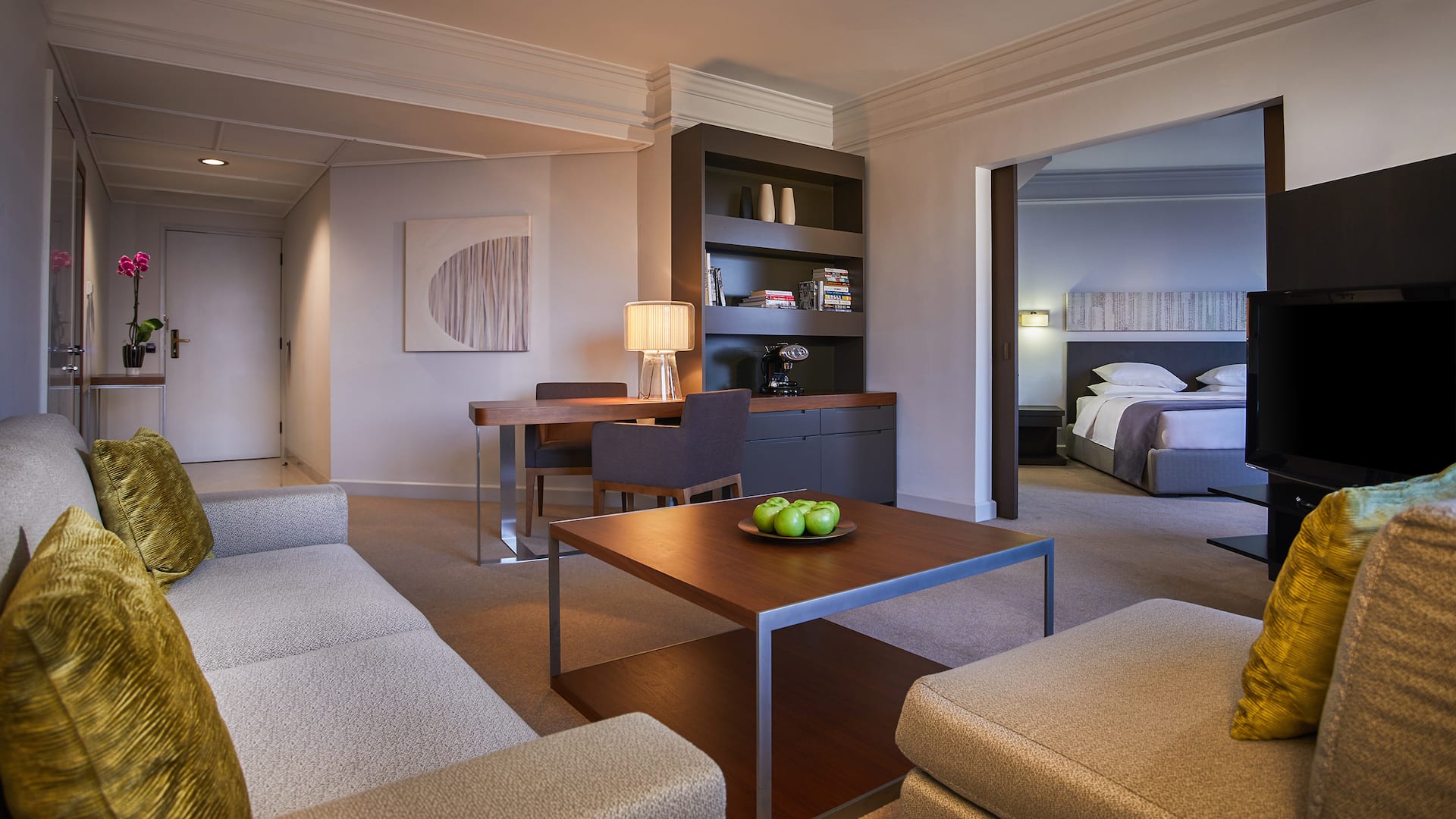 2 de 5 Hyatt Regency Belgrade Regency Suite Living Room