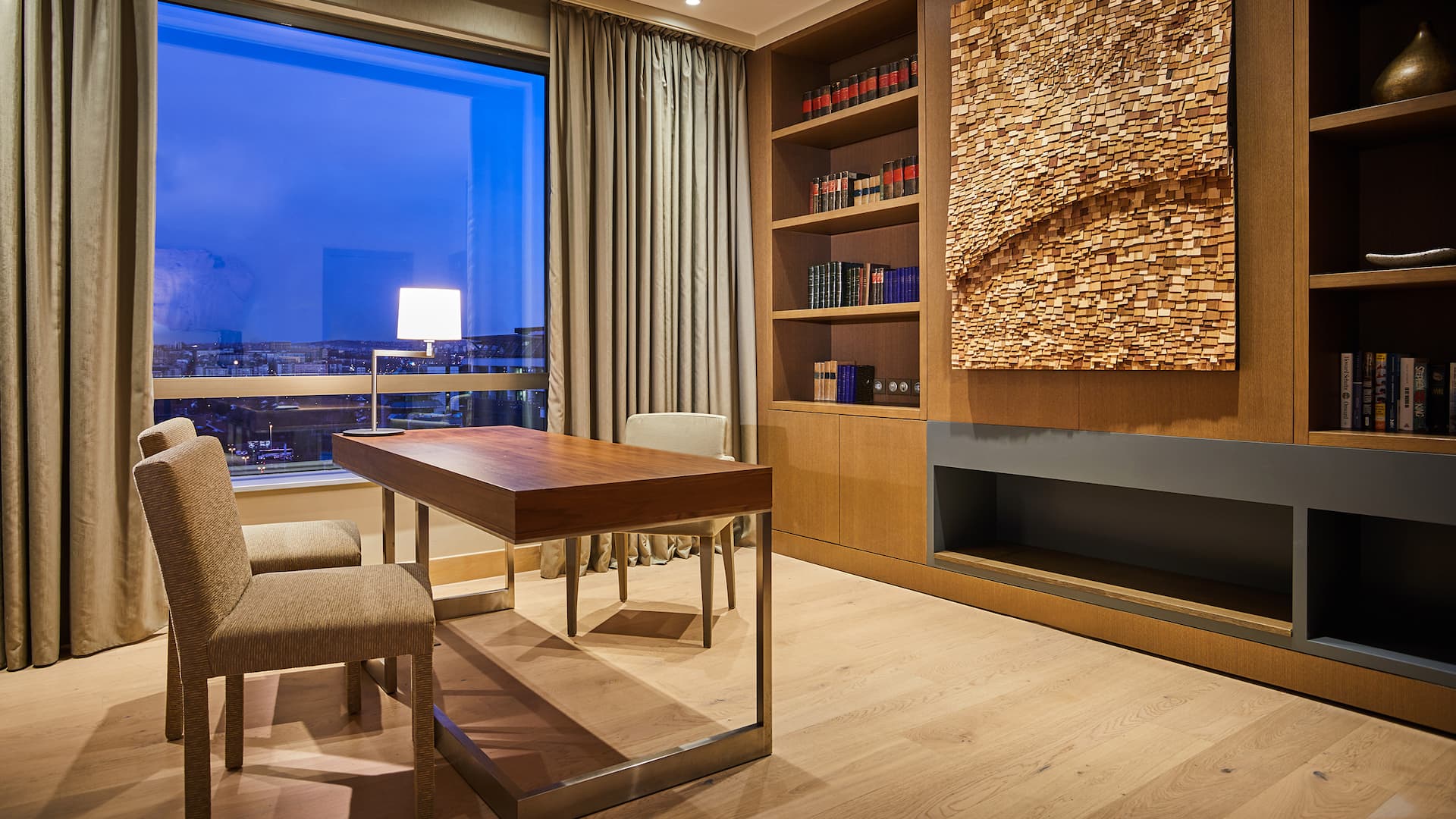 5 de 5 Hyatt Regency Belgrade Presidential Suite Study