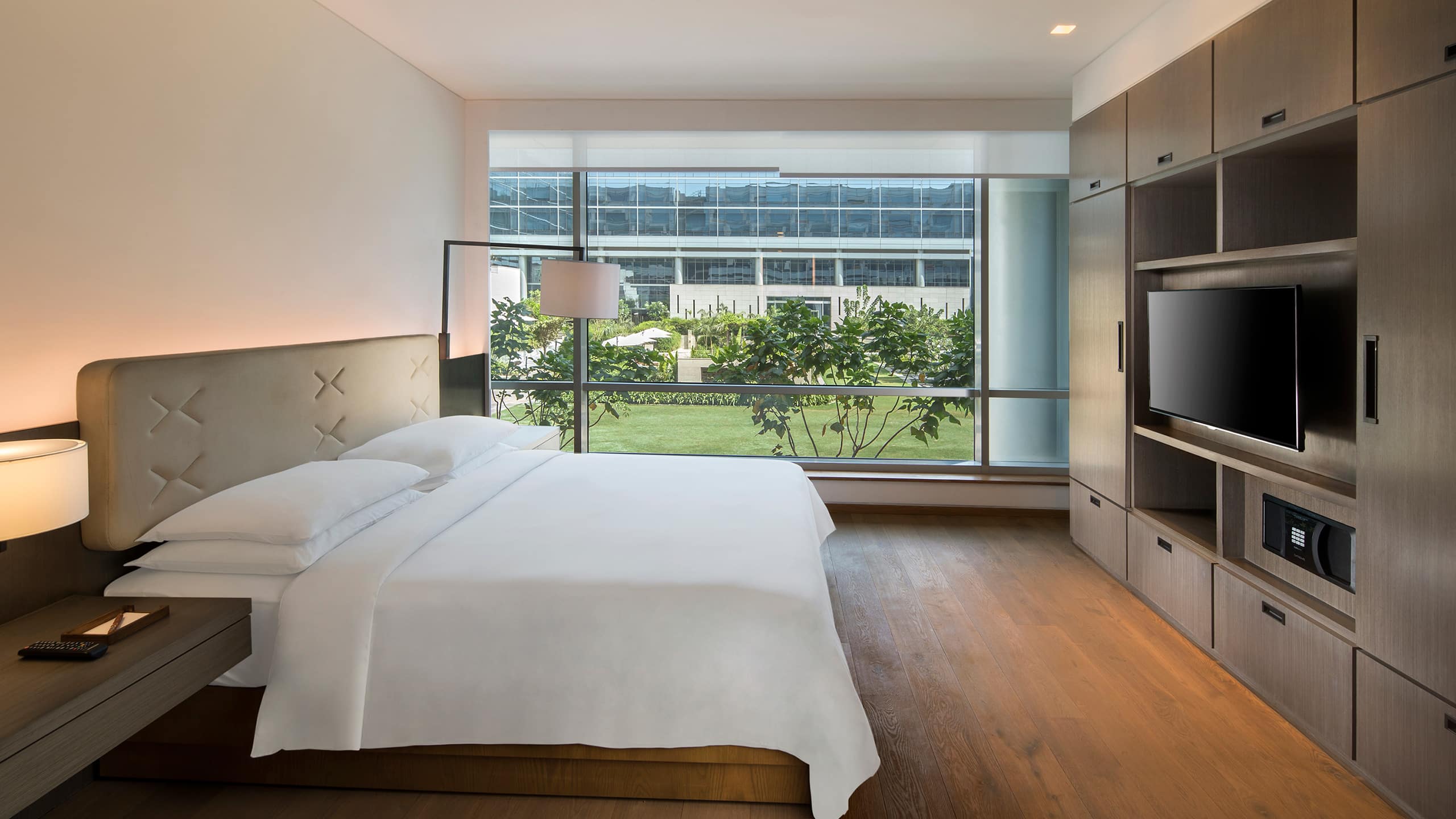 2 de 5 Andaz Delhi Townhouse Master Bedroom