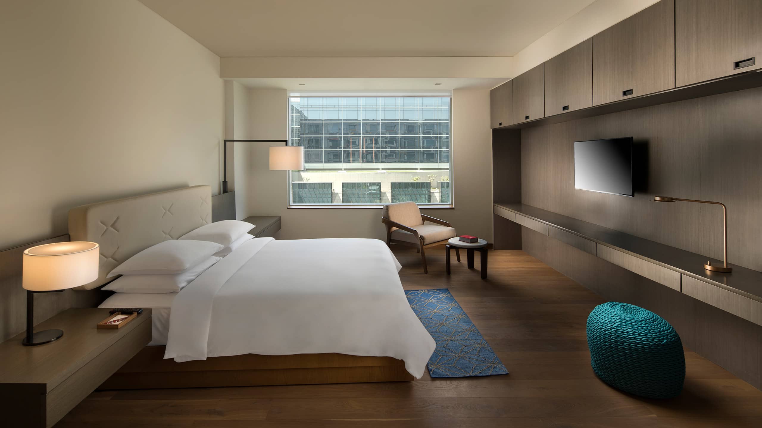 4 de 5 Andaz Delhi 3BHK Master Bedroom