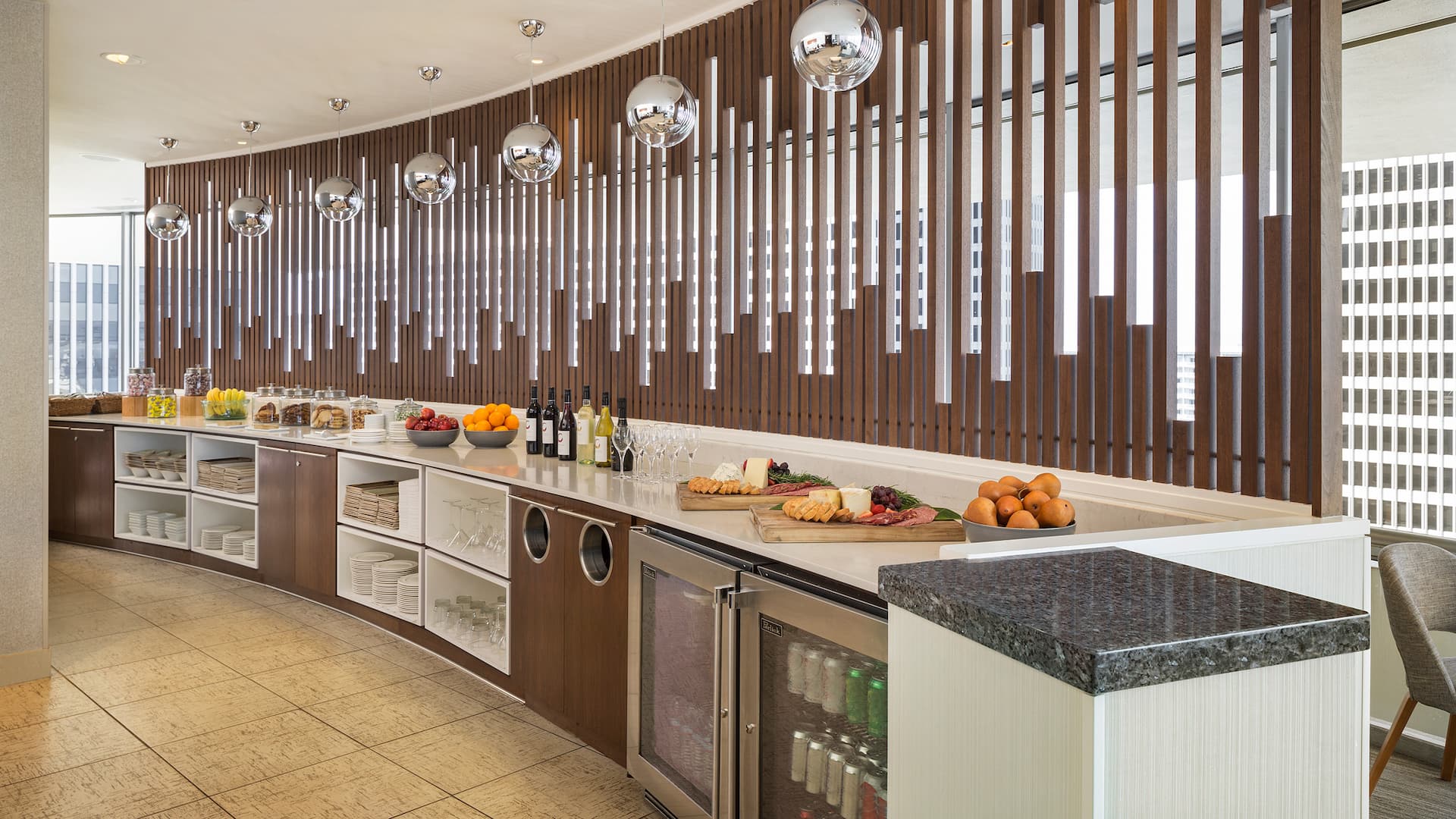 1 de 6 Hyatt Regency San Francisco Regency Club Lounge Buffet Counter
