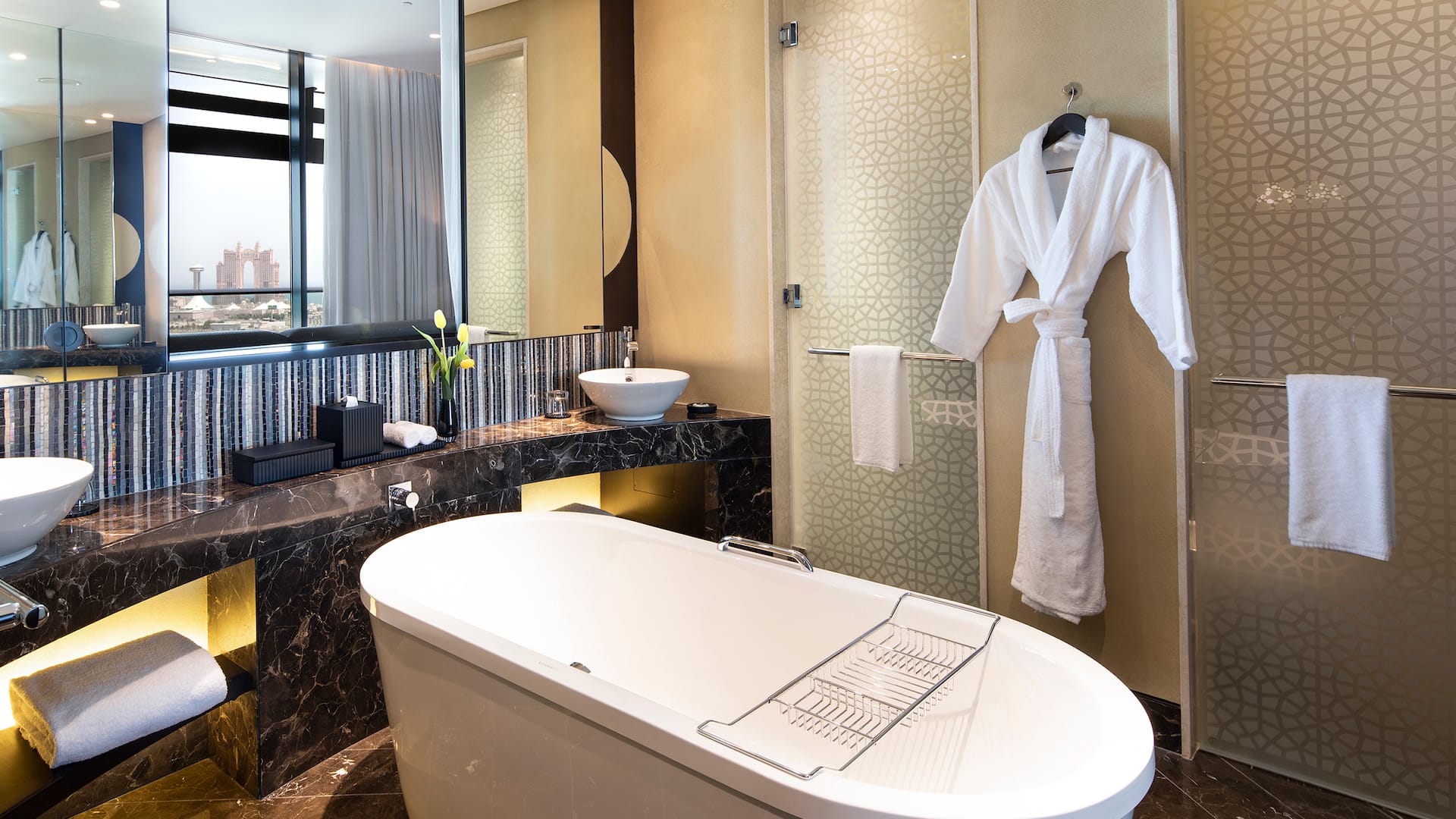 3 من 5 Twin Bathroom