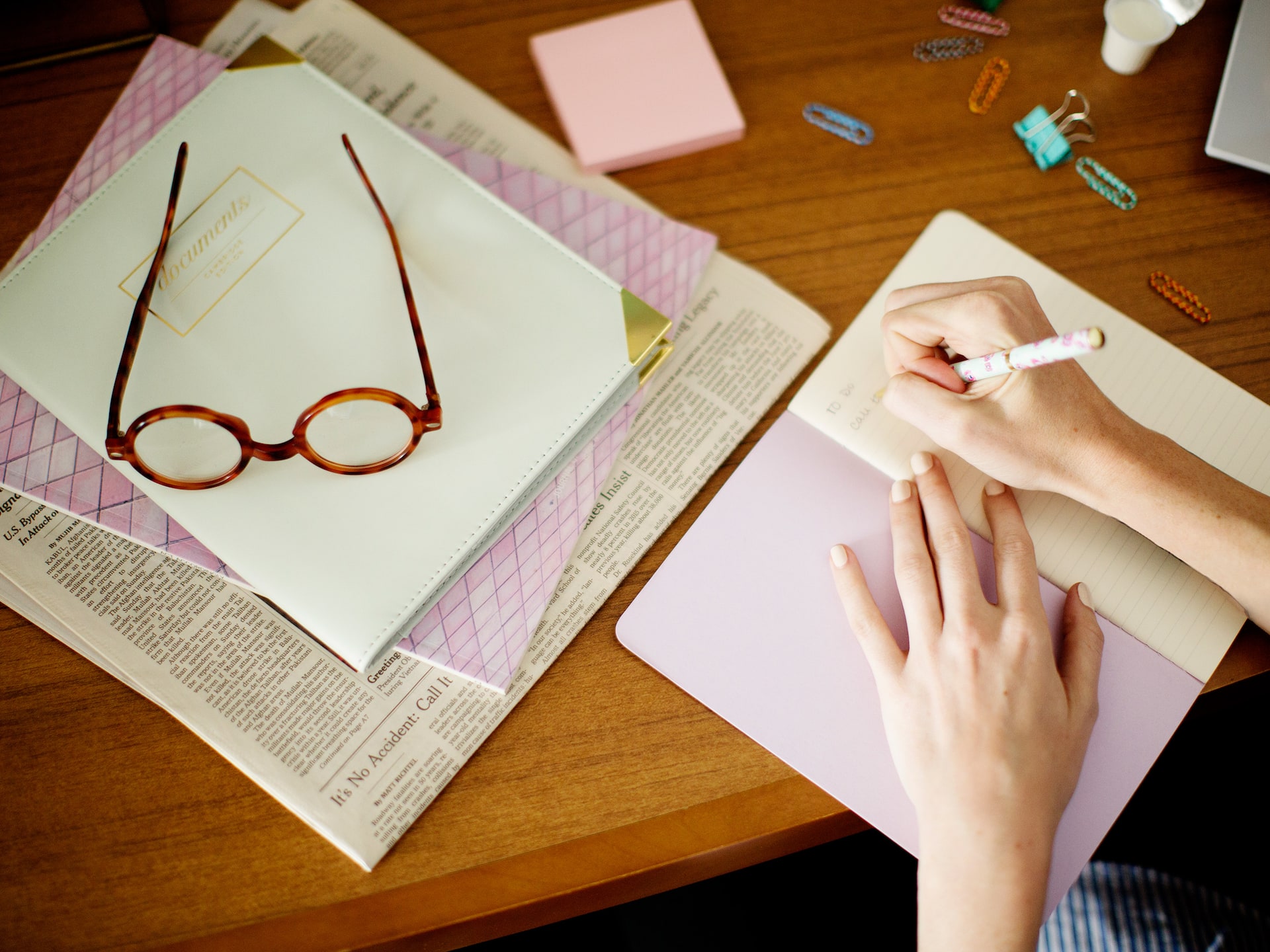 Hyatt Place HP_P325 Glasses Writing