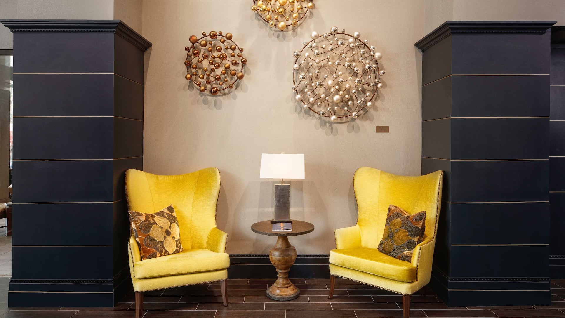 Hyatt Place Knoxville / Downtown Art Wall