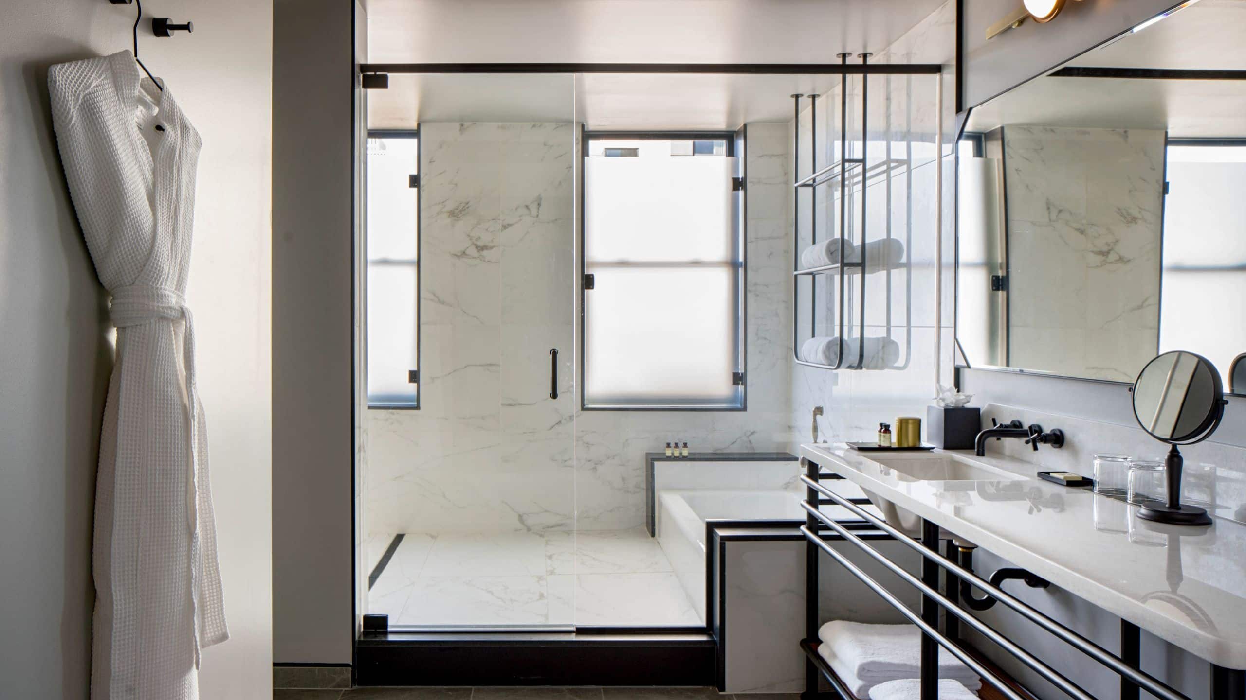 3/3 Holston House Nashville Penthouse Queen Bathroom