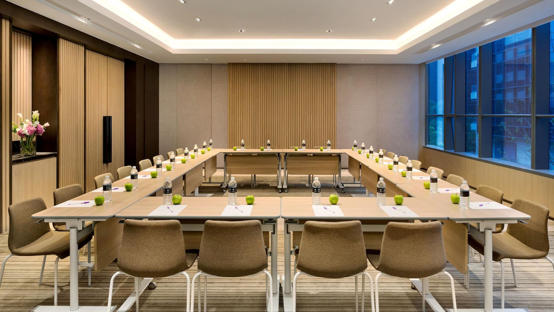 Hyatt Place Shanghai Hongqiao CBD Meeting Place Hollow Square