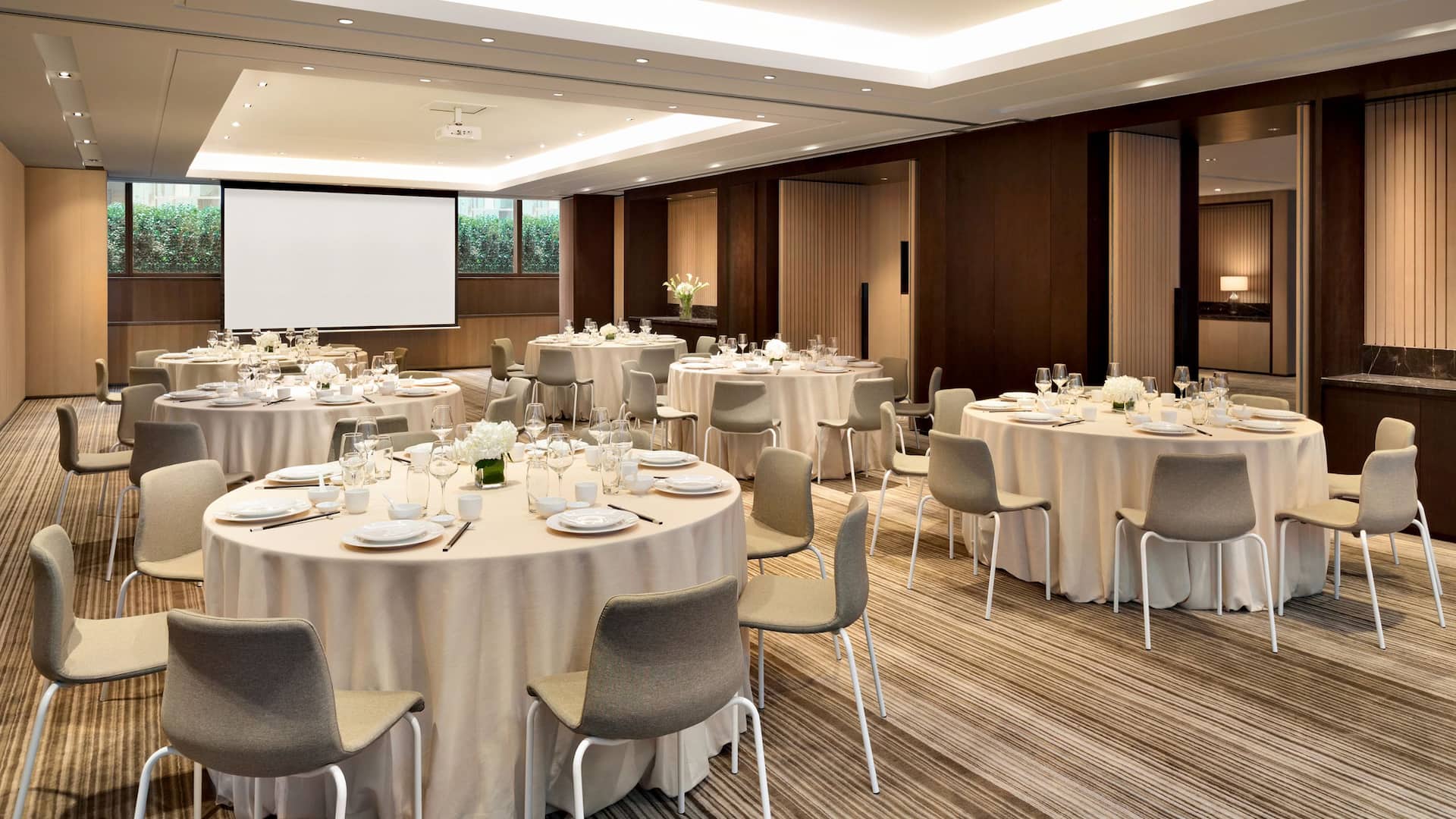 Hyatt Place Shanghai Hongqiao CBD Meeting Place Round Tables