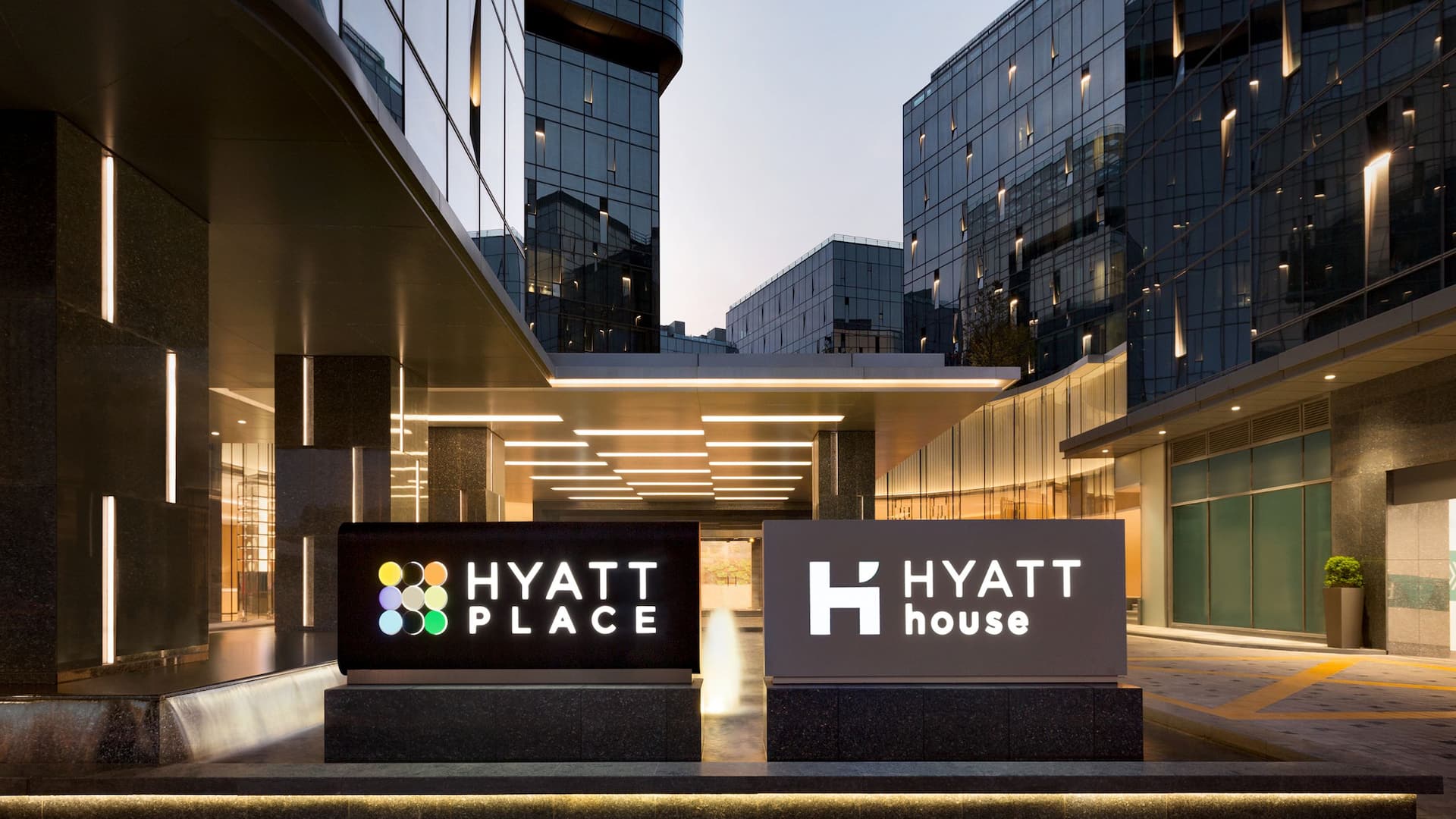 Hyatt Place Shanghai Hongqiao CBD Hotel Exterior