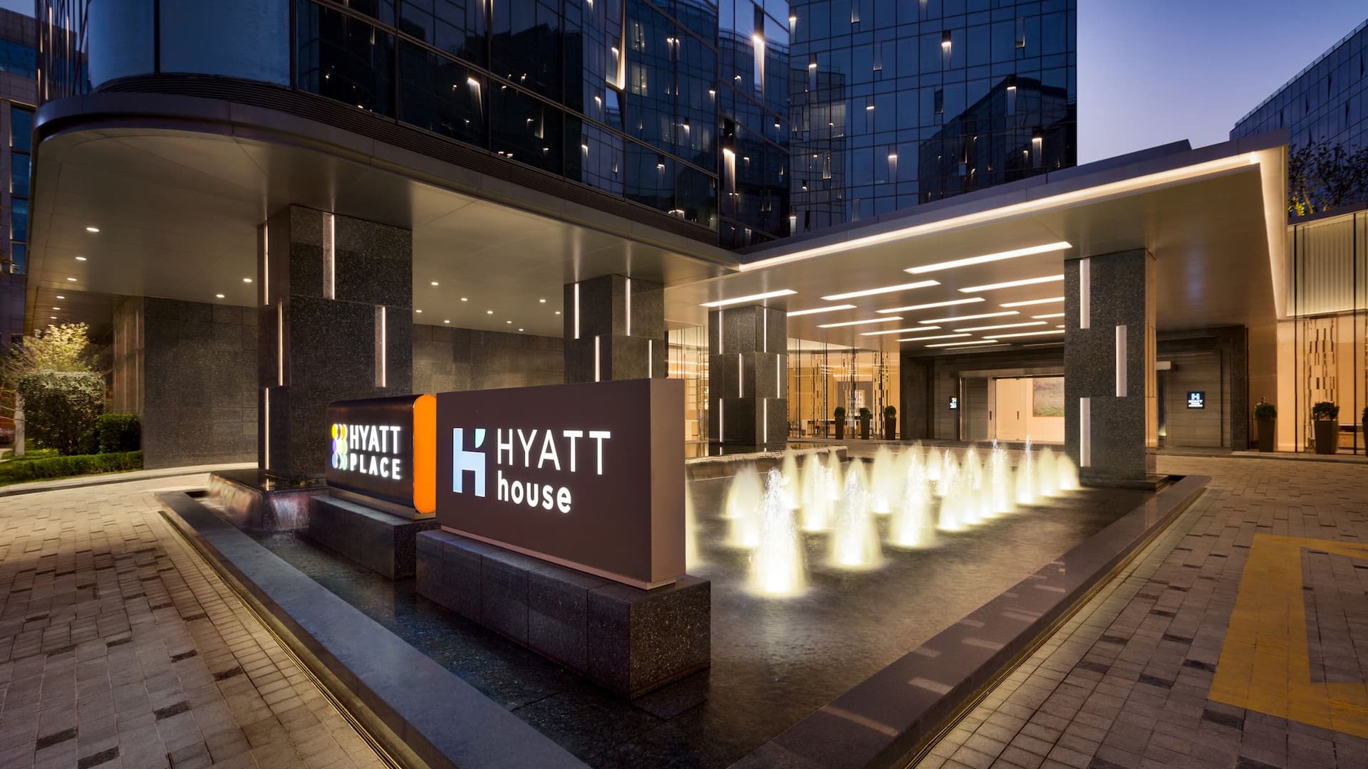 Hyatt Place Shanghai Hongqiao CBD Waterscape with Logo Stand