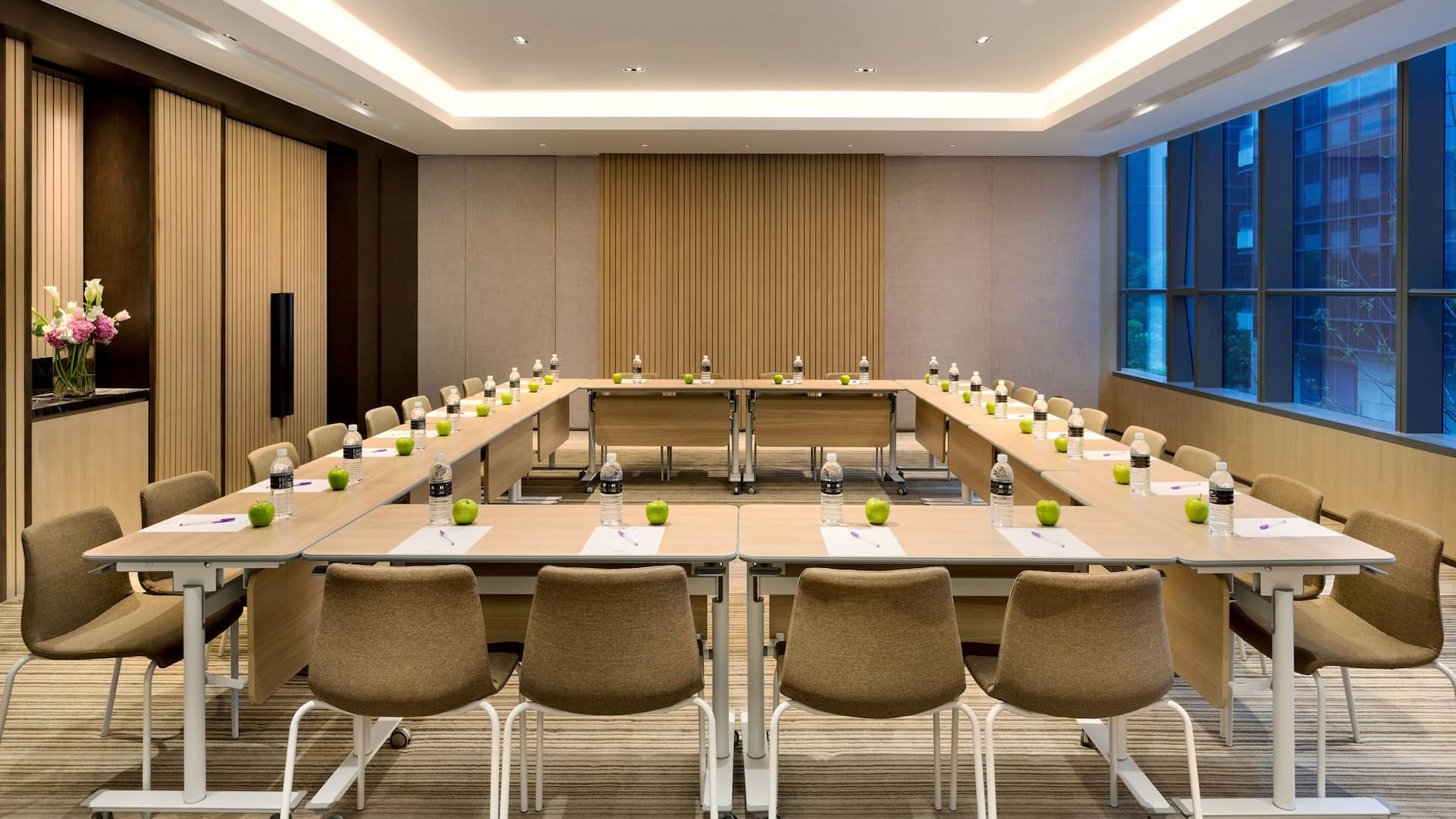 Hyatt House Shanghai Hongqiao CBD Meeting Place Hollow Square