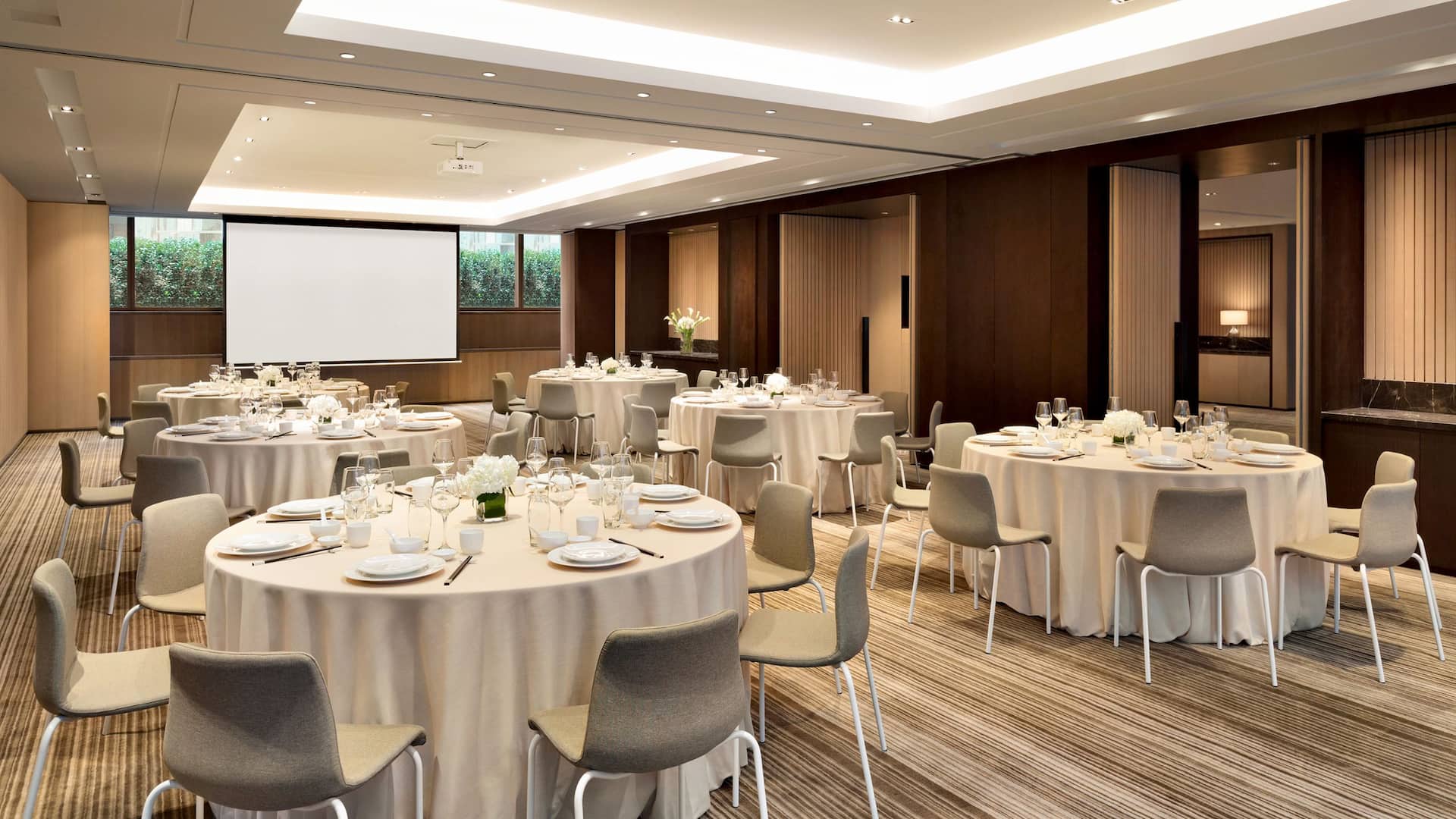 Hyatt House Shanghai Hongqiao CBD Meeting Place Round Tables
