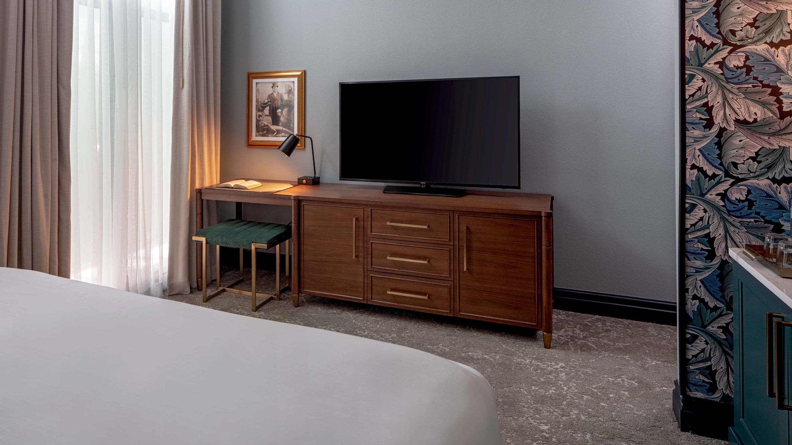 The Eliza Jane One Queen Bed